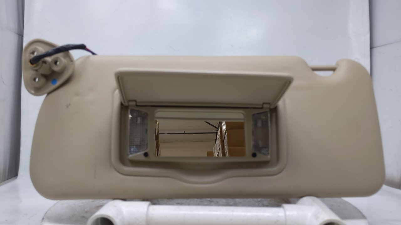 2004-2009 CADILLAC SRX Driver Left Sun Visor Sunvisor Beige 43676 - Oemusedautoparts1.com