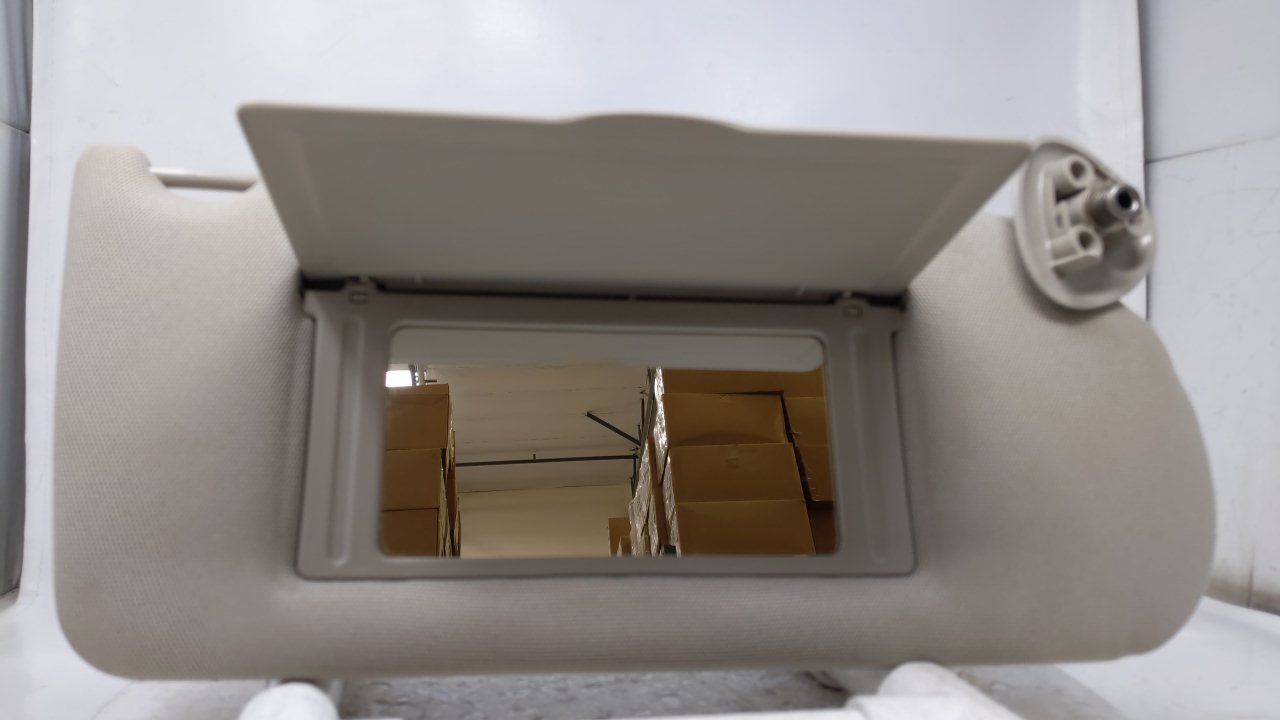 2004-2008 pontiac Grand Prix Passenger Right Sun Visor Sunvisor Beige 43846 - Oemusedautoparts1.com