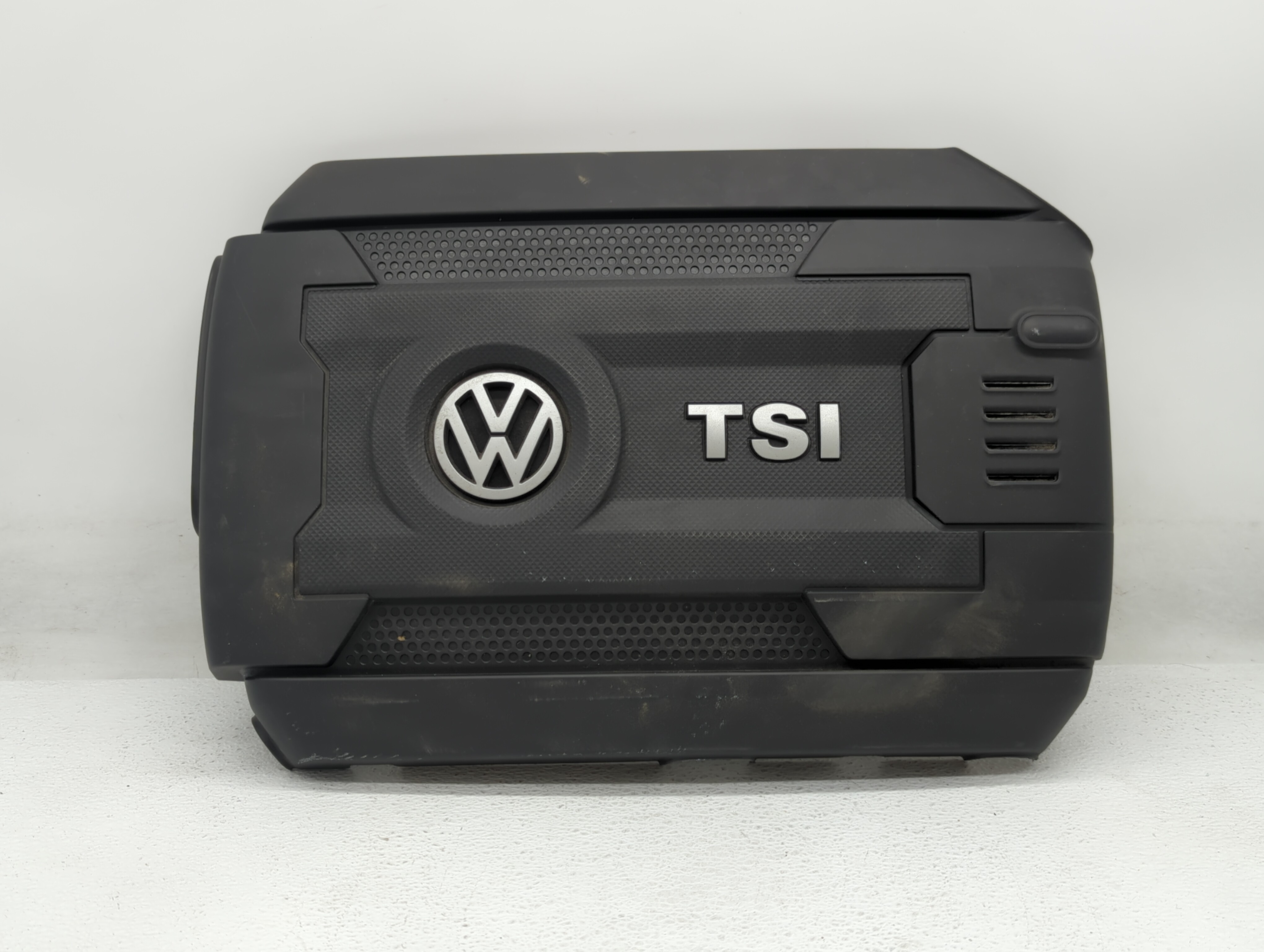 2015 Volkswagen Passat Engine Cover 439844 - Oemusedautoparts1.com
