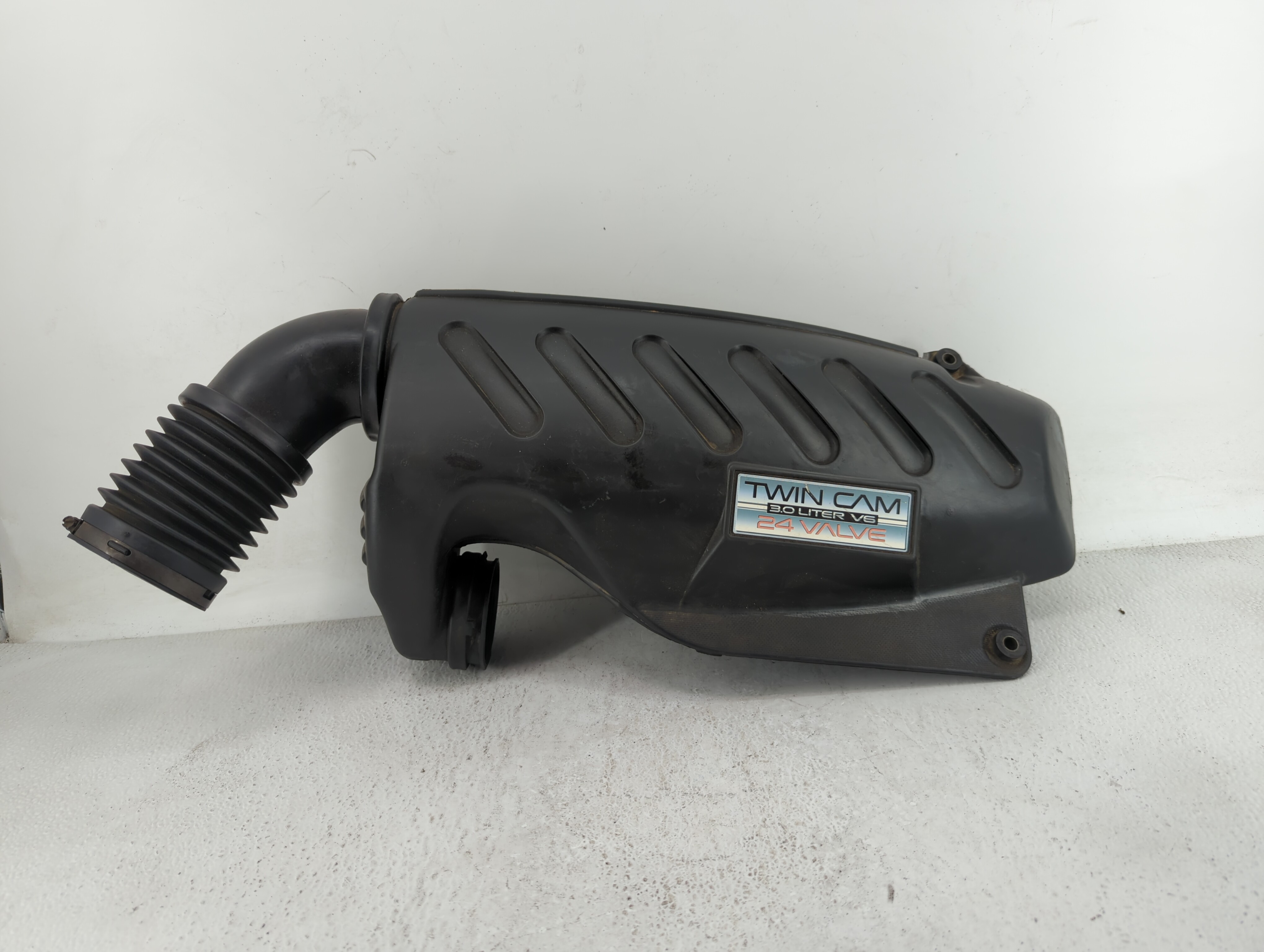 Picture of 2003 Saturn Vue Engine Cover 440980