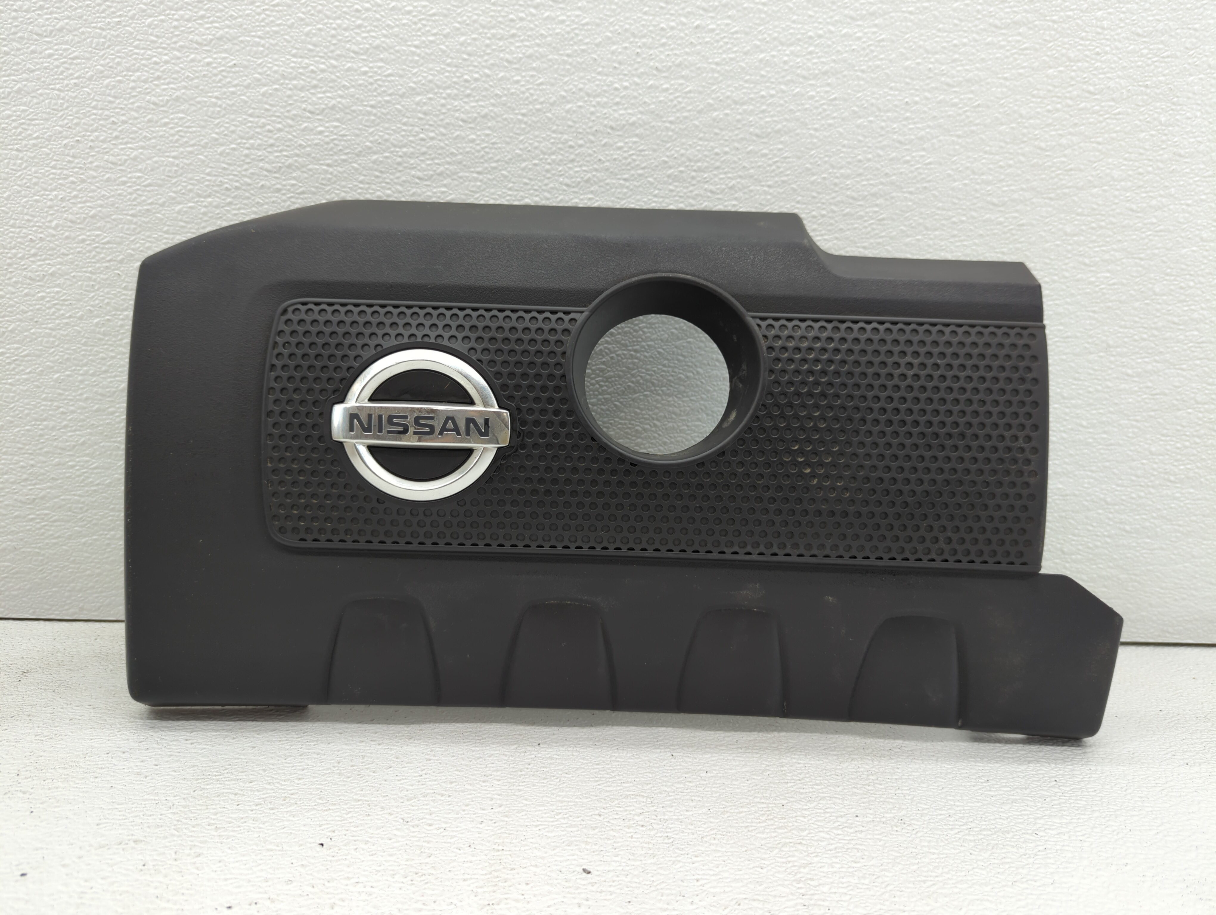 Picture of 2015 Nissan Sentra Engine Cover 441025