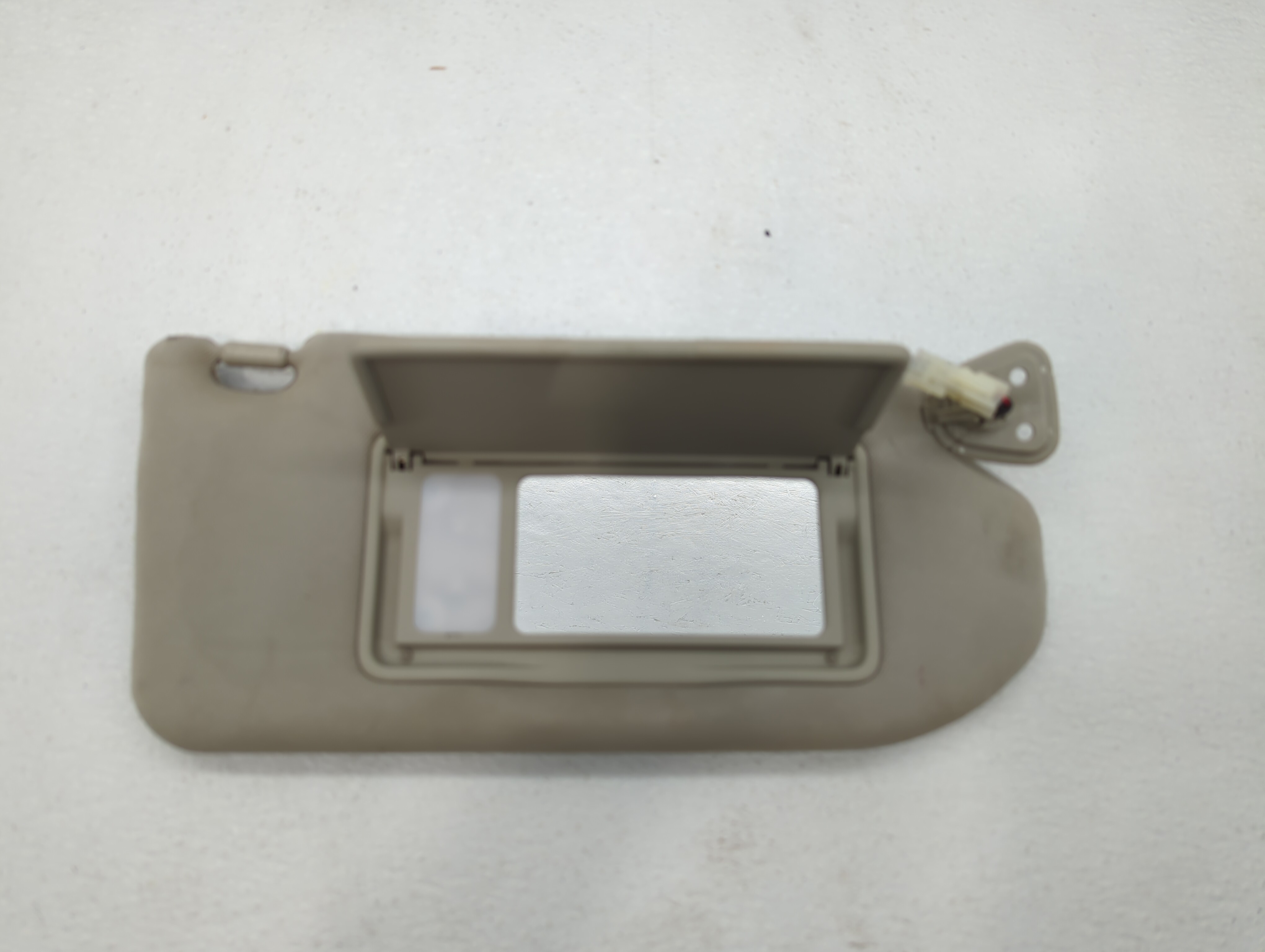 2007-2008 Infiniti G35 Passenger Sun Visor Mirror Right Sunvisor 444152 - Oemusedautoparts1.com