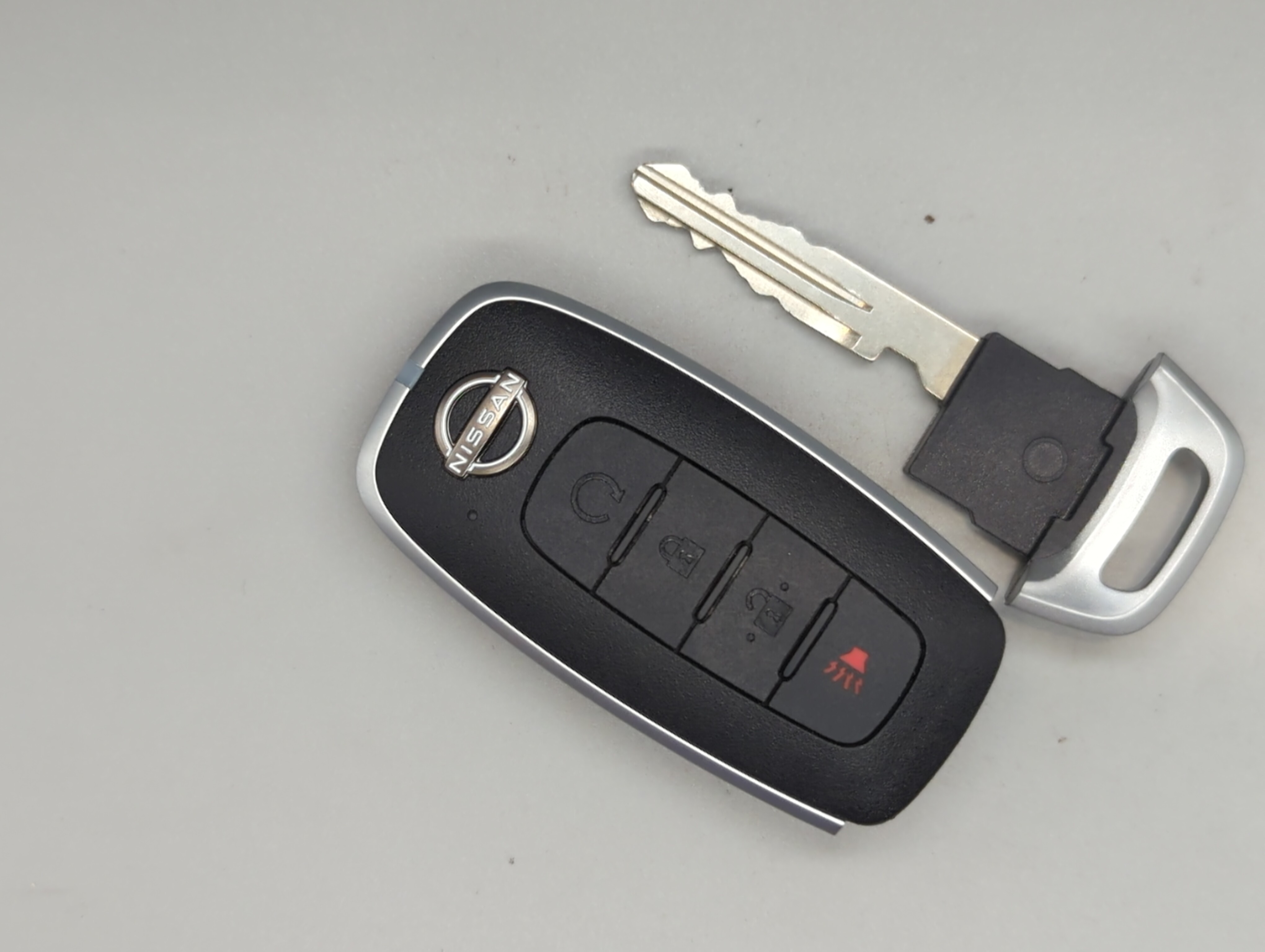 Nissan Rogue Keyless Entry Remote Fob KR5TXPZ3 S180144120 4 buttons 446338 - Oemusedautoparts1.com