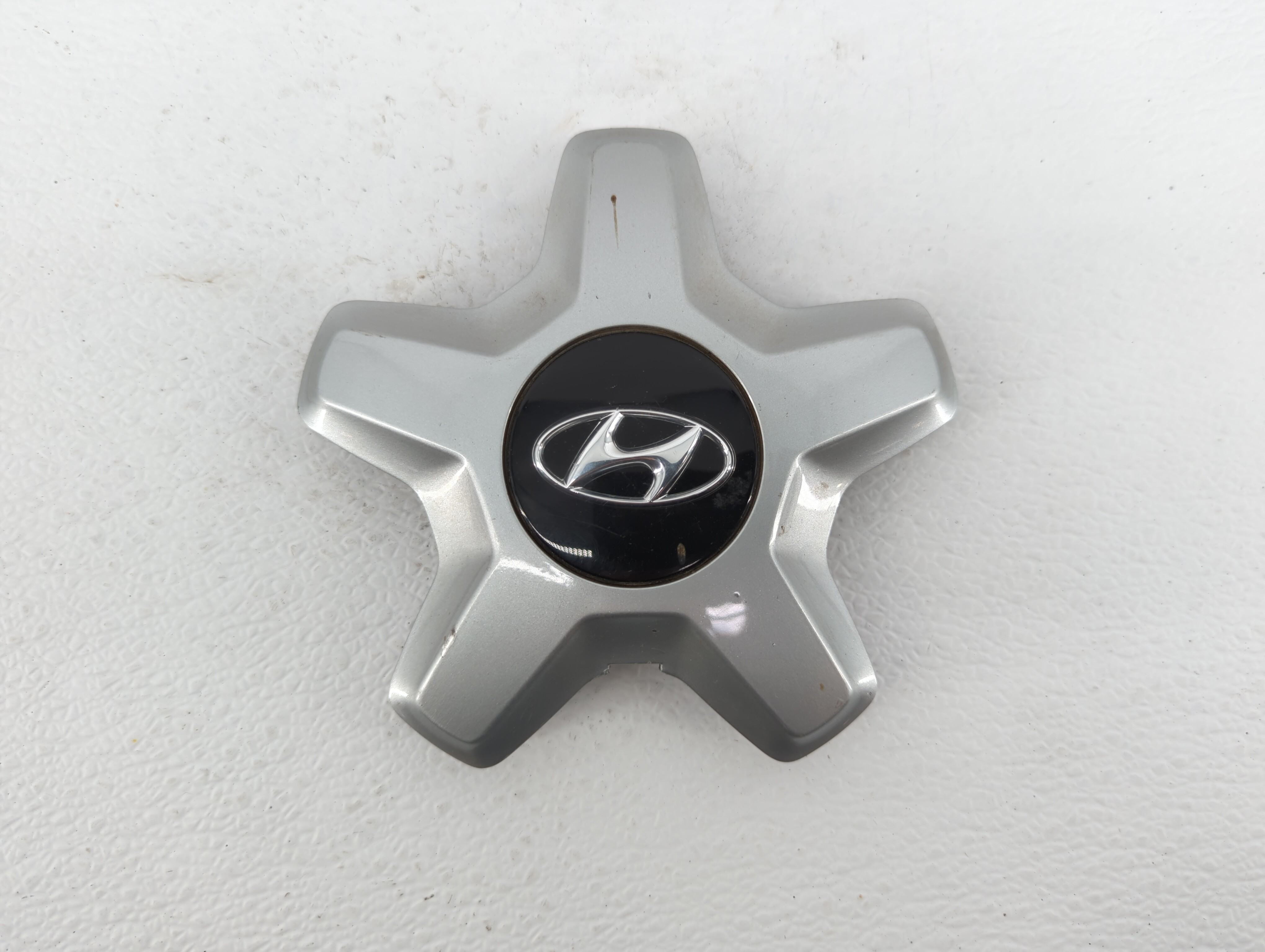 2016 Hyundai Azera Rim Wheel Center Cap 448093 - Oemusedautoparts1.com