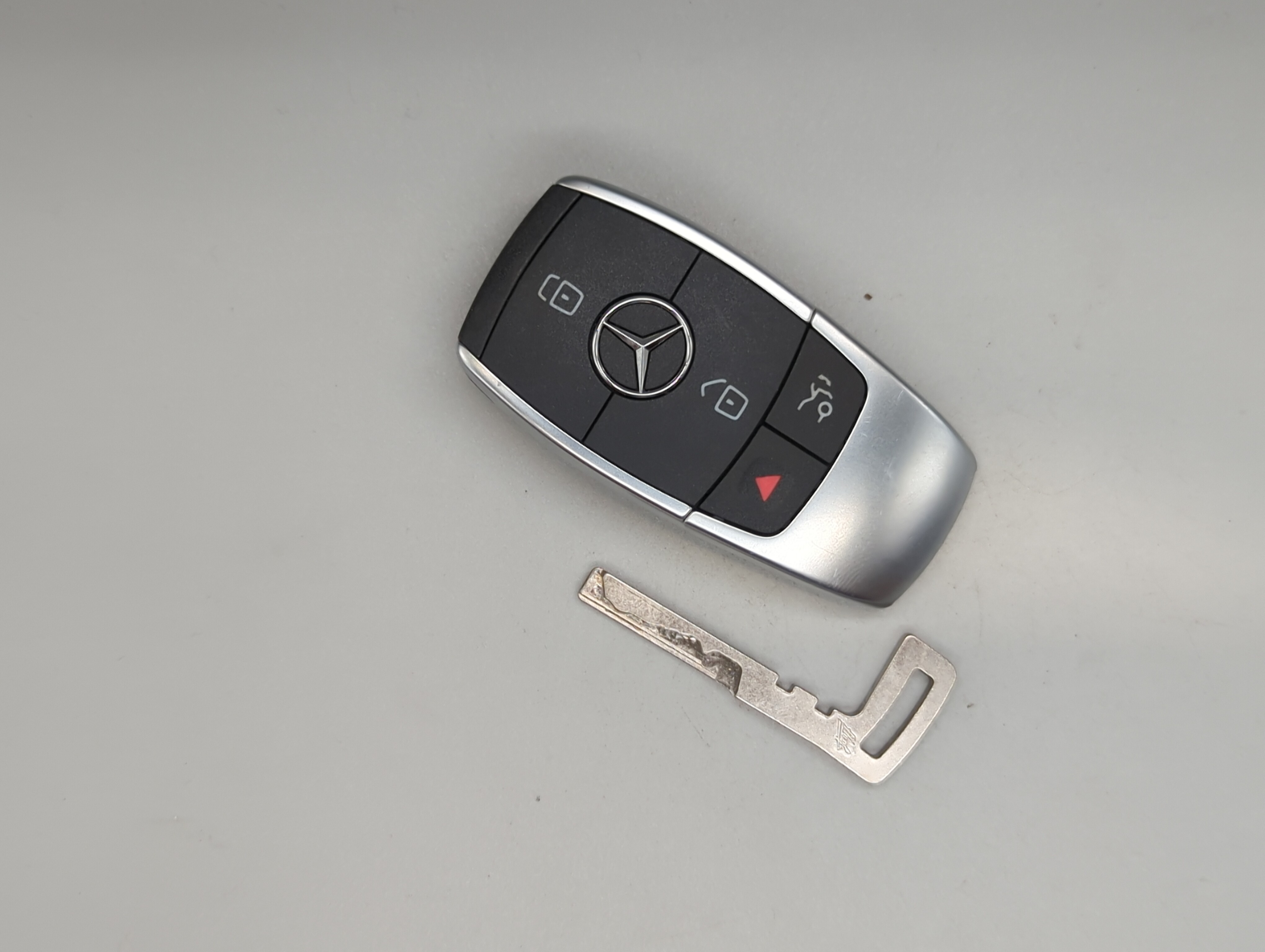 Mercedes-Benz Keyless Entry Remote Fob IYZ-MS2 A 205 905 39 09 | A2059053909 - Oemusedautoparts1.com