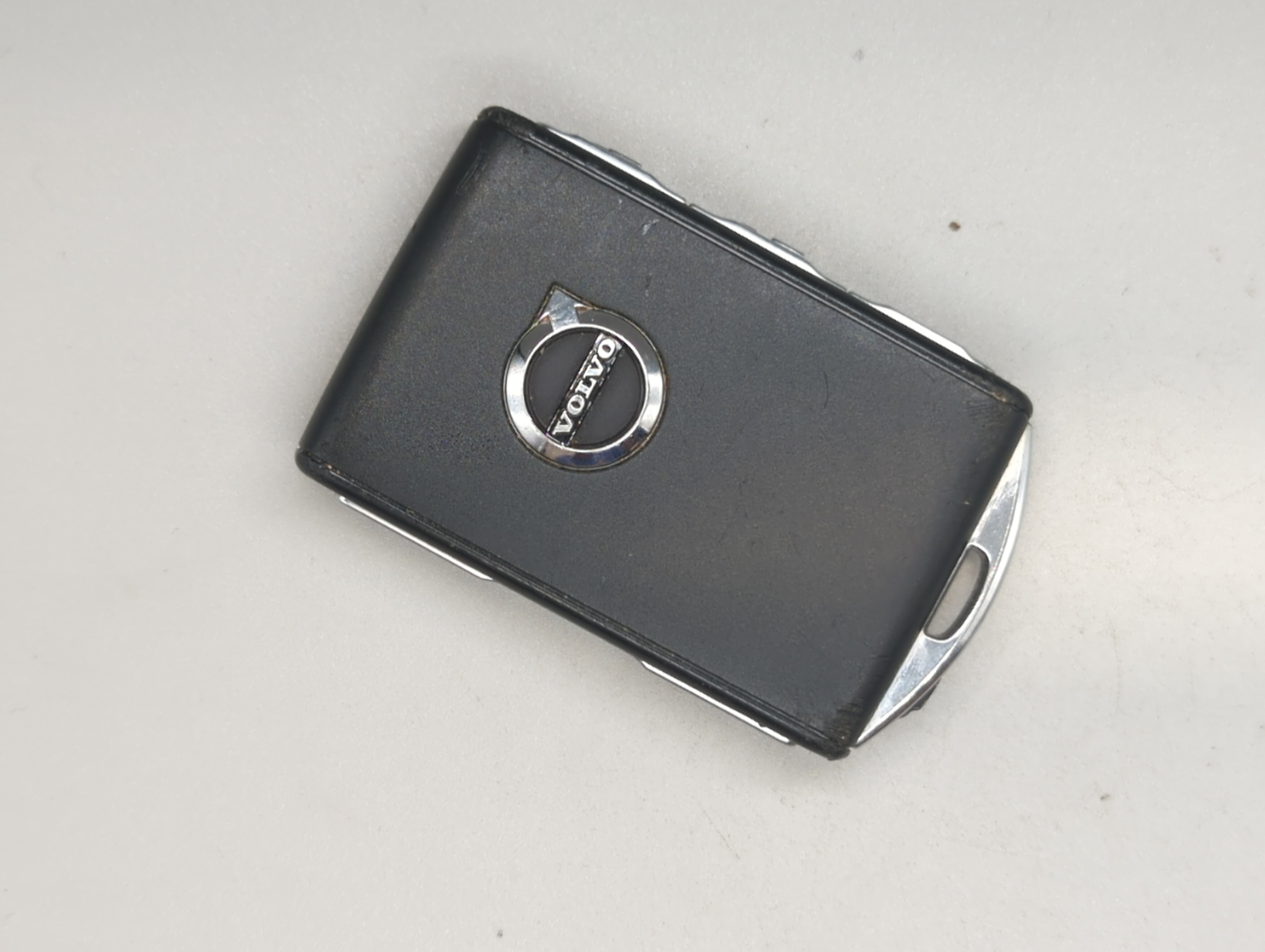 Picture of Volvo Keyless Entry Remote Fob YG0HUF8423MS | YGOHUF8423MS 31652549 4 buttons