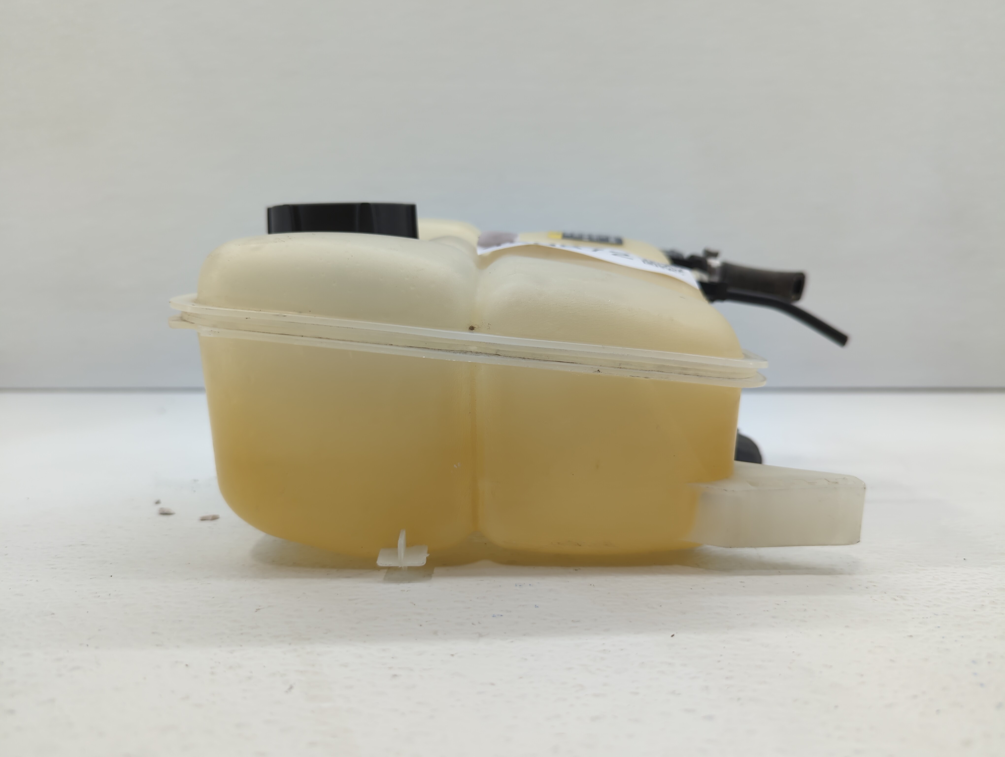 2016 Ford Focus Windshield Washer Fluid Reservoir Bottle Oem 459872 - Oemusedautoparts1.com