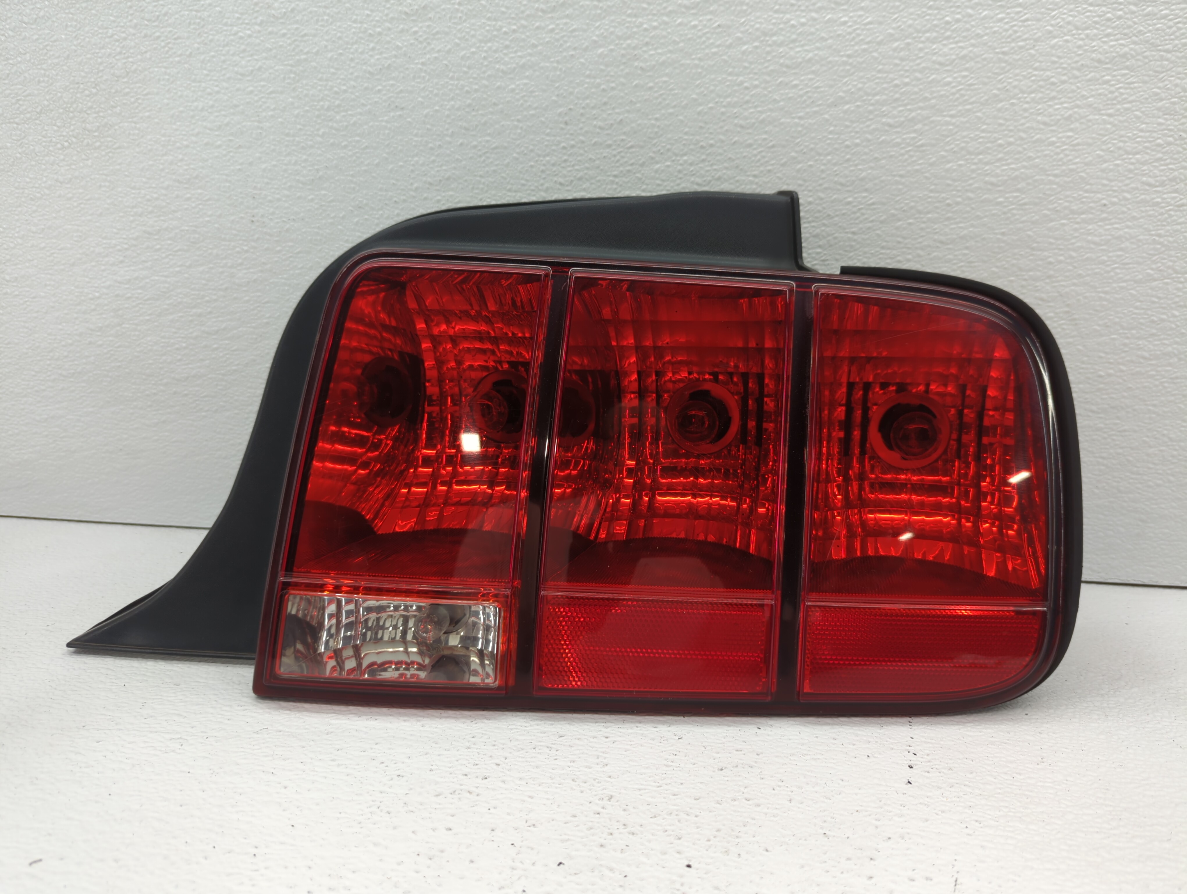 Picture of 2005-2009 Ford Mustang Passenger Right Side Tail Light Taillight Oem 464573