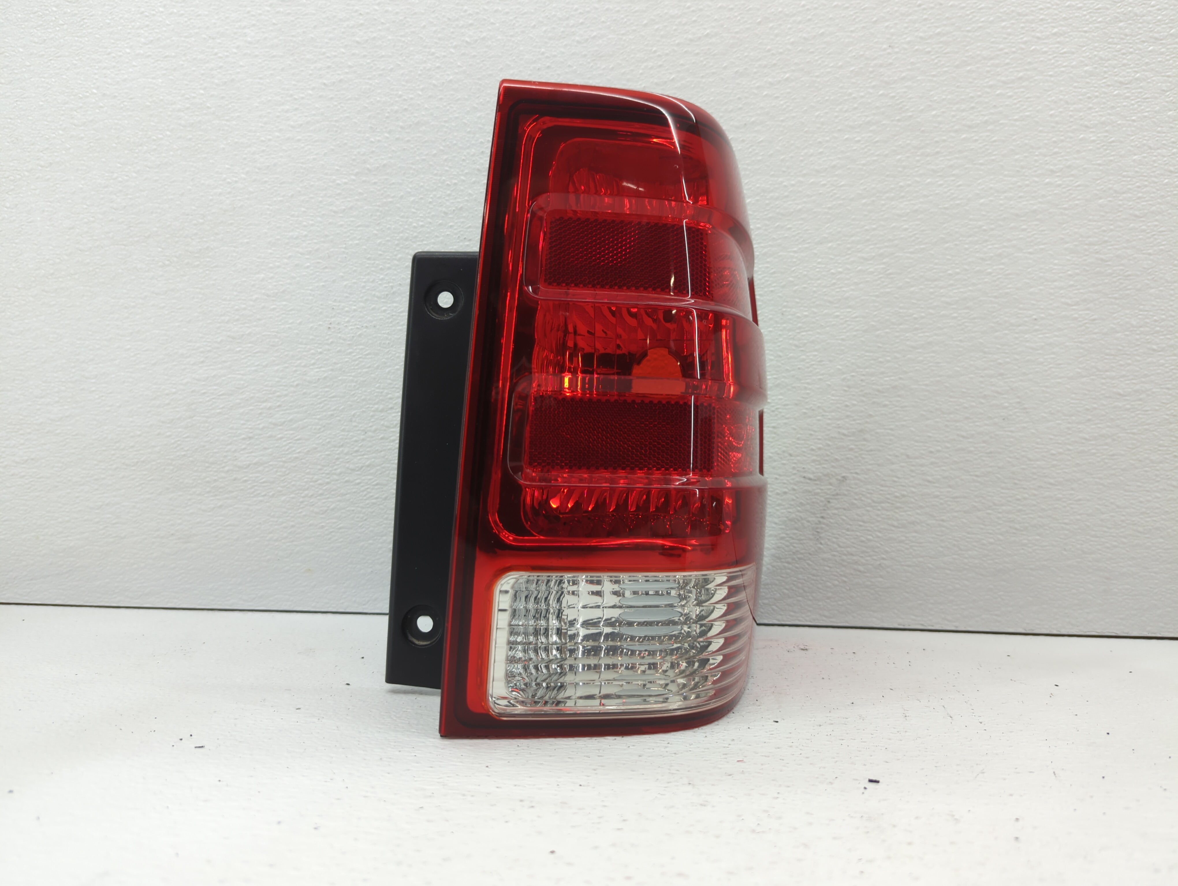 Picture of 2003-2006 Ford Expedition Passenger Right Side Tail Light Taillight Oem 464700