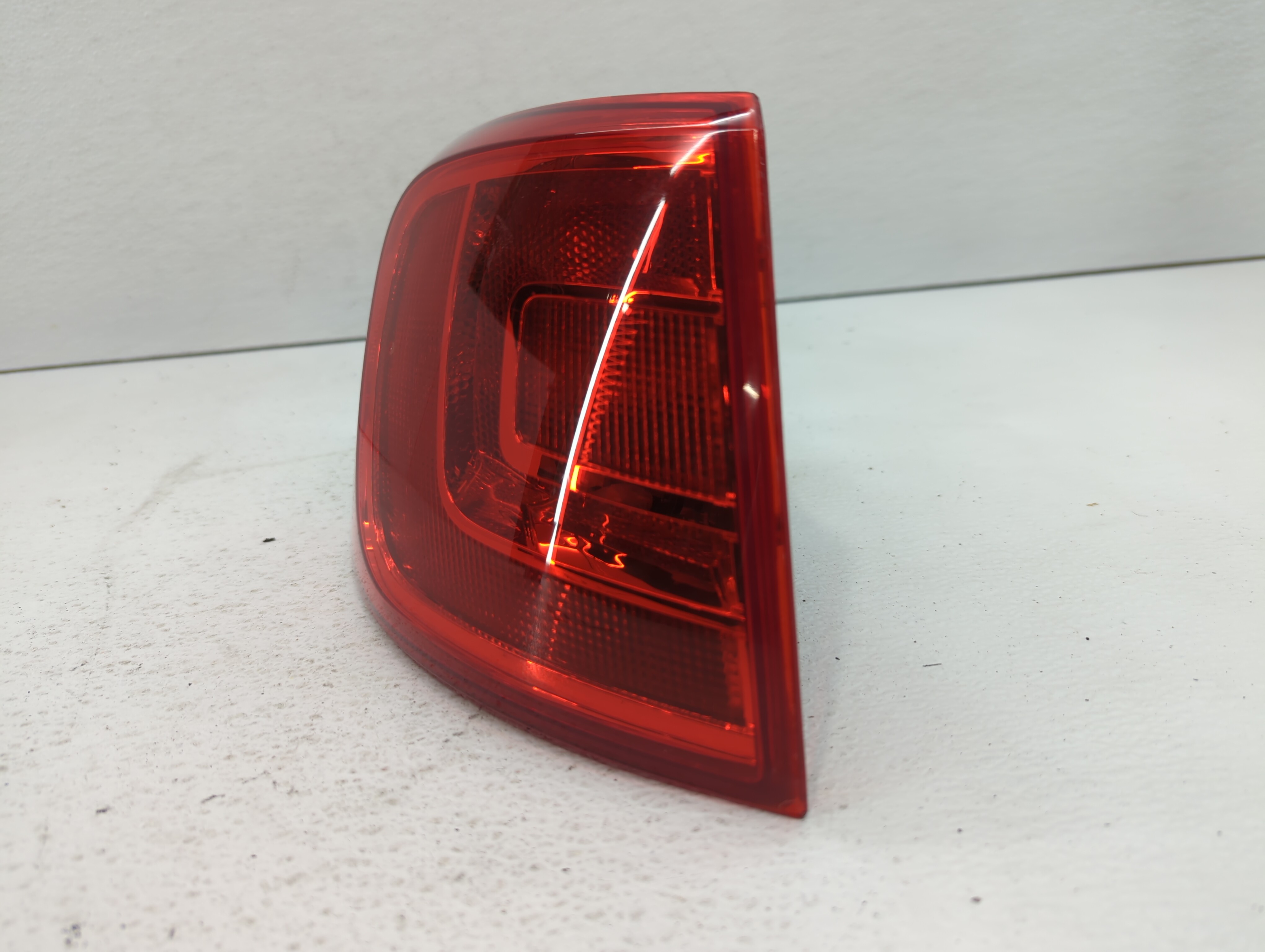 Picture of 2007-2010 Hyundai Elantra Driver Left Side Tail Light Taillight Oem 464704