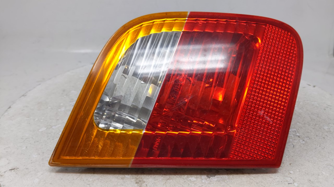 2002-2005 Bmw 320i Driver Left Side Tail Light Taillight Oem 46536 - Oemusedautoparts1.com