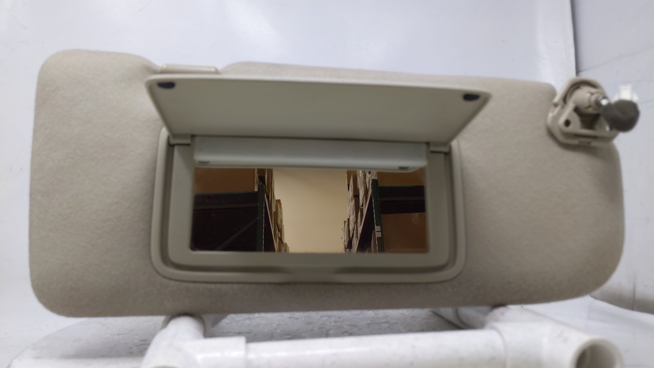 2004 Gmc G35 Passenger Right Sun Visor Sunvisor Tan 46763 - Oemusedautoparts1.com