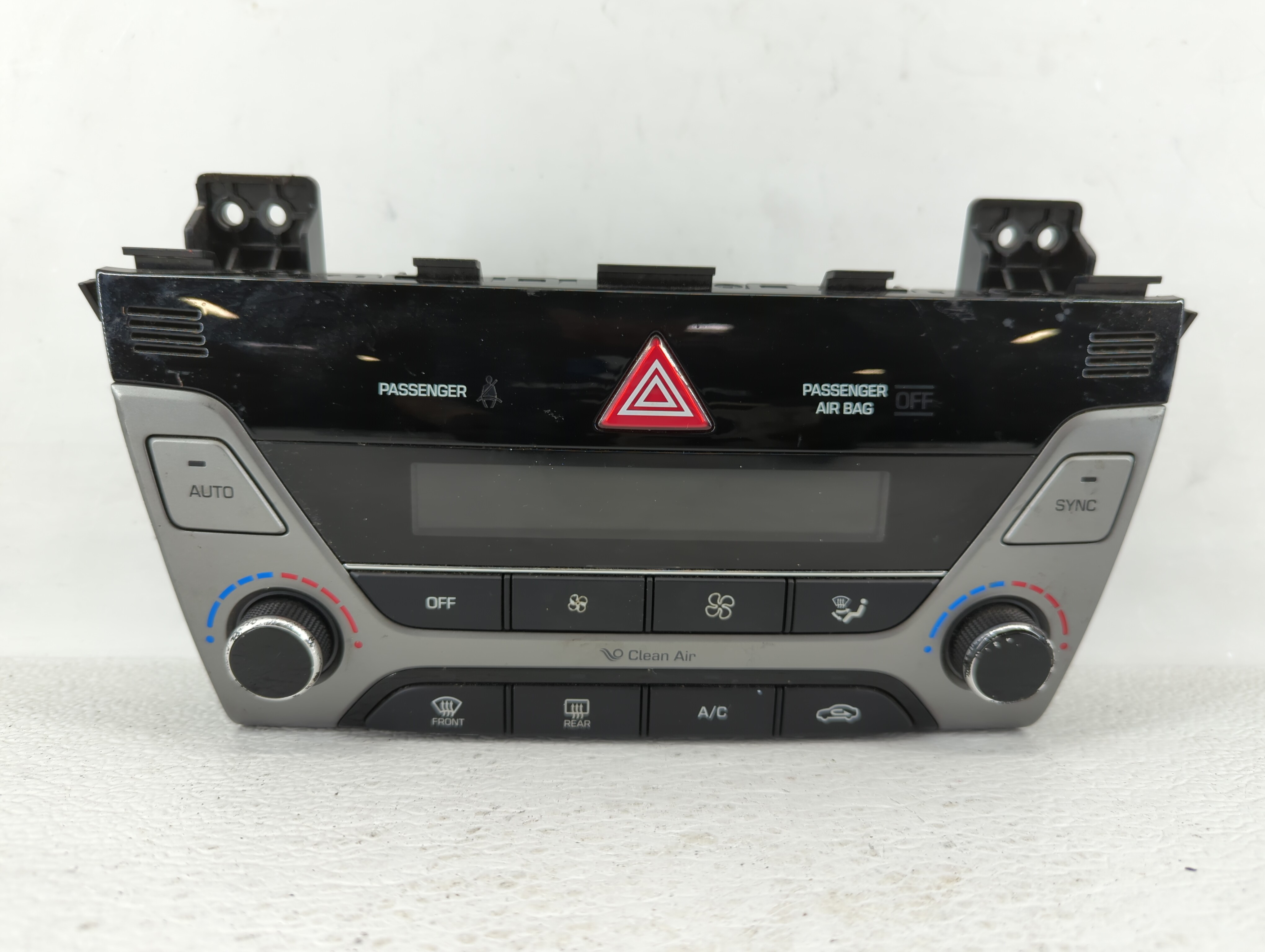 2017-2018 Hyundai Elantra Ac Heater Climate Control 97250-f2230 471238 - Oemusedautoparts1.com