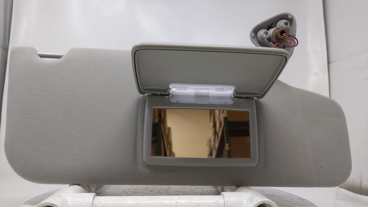Picture of 2005-2007 Ford Five Hundred Passenger Right Sun Visor Sunvisor Gray 47394