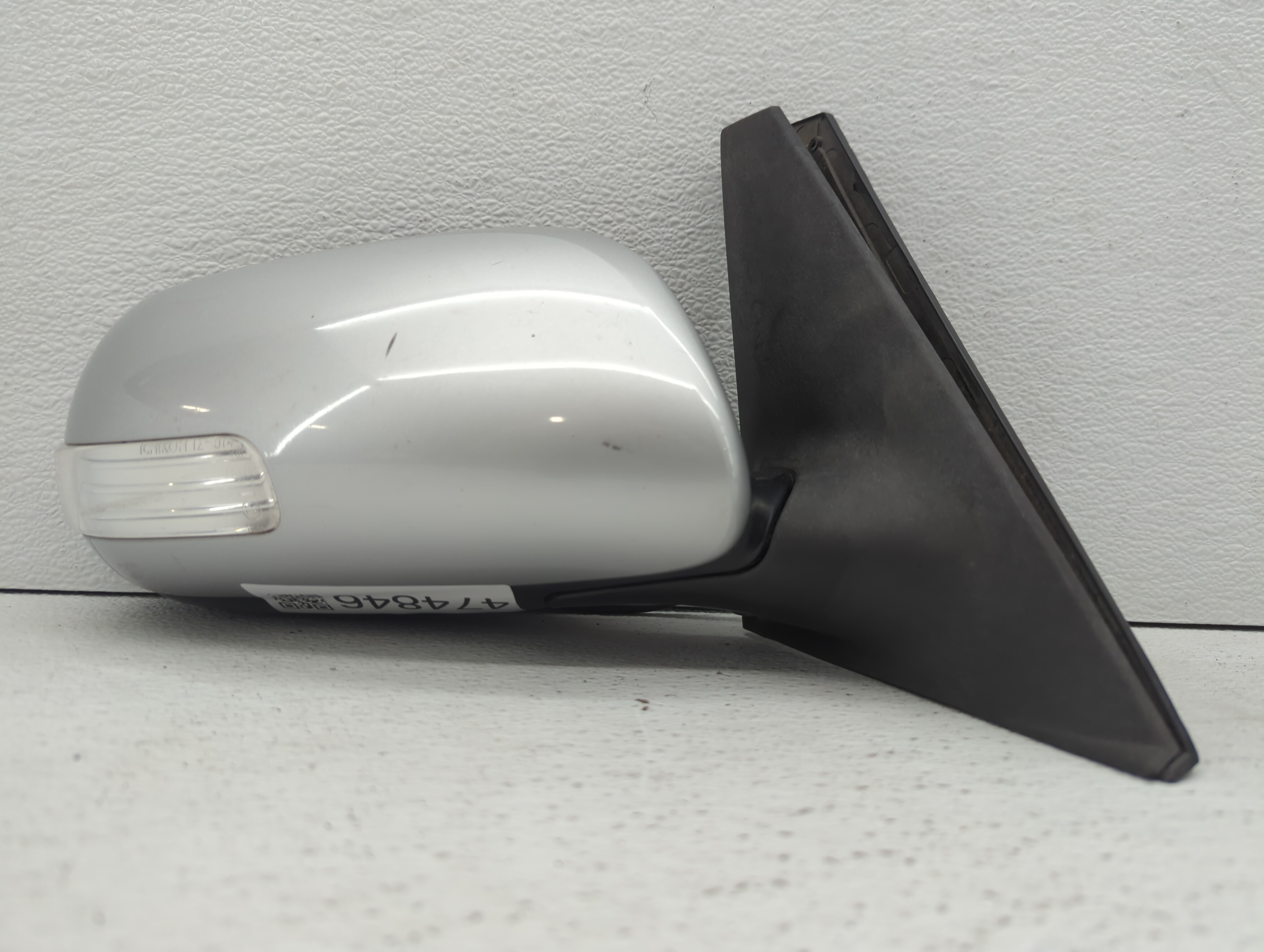 2008-2015 Scion Xb Passenger Right Side View Power Door Mirror Silver 474846 - Oemusedautoparts1.com