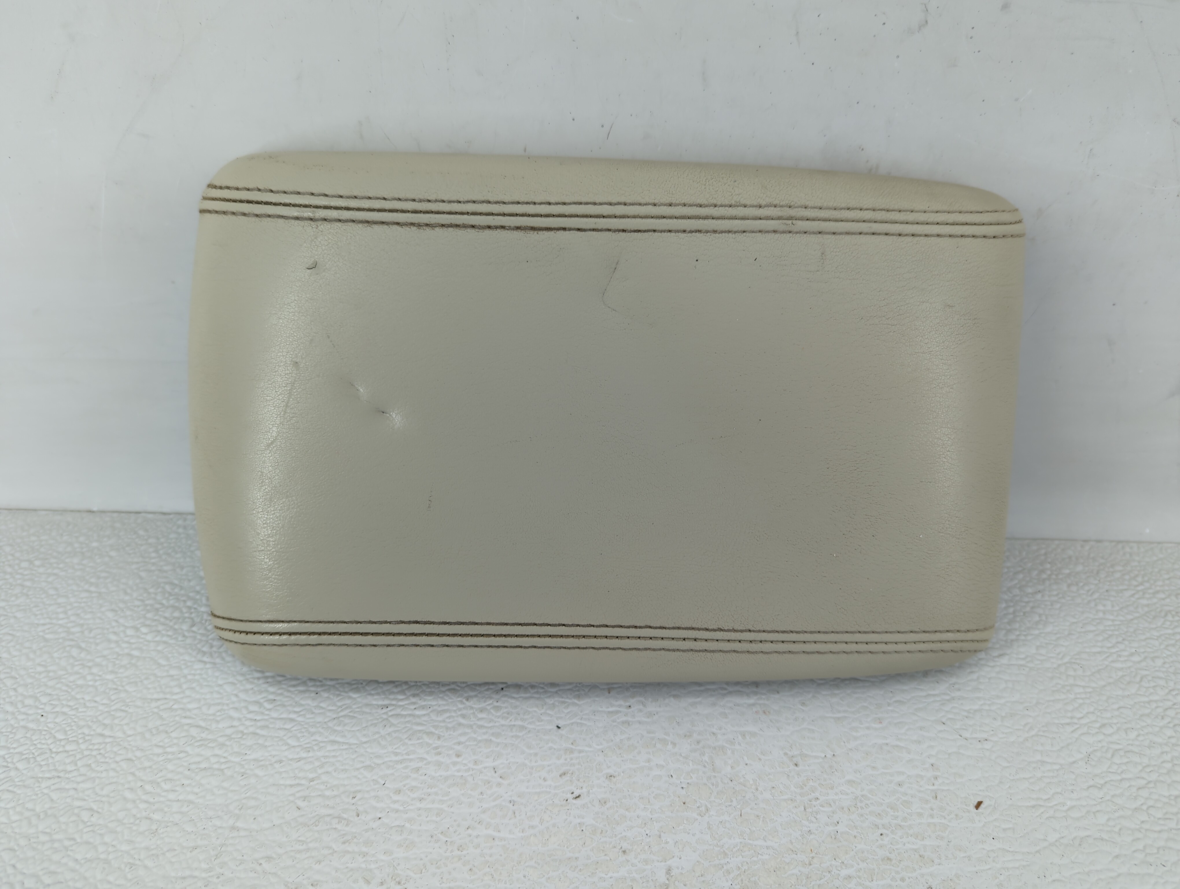 2007-2008 Cadillac Dts Center Console Armrest Cover Lid Cream 477901 - Oemusedautoparts1.com