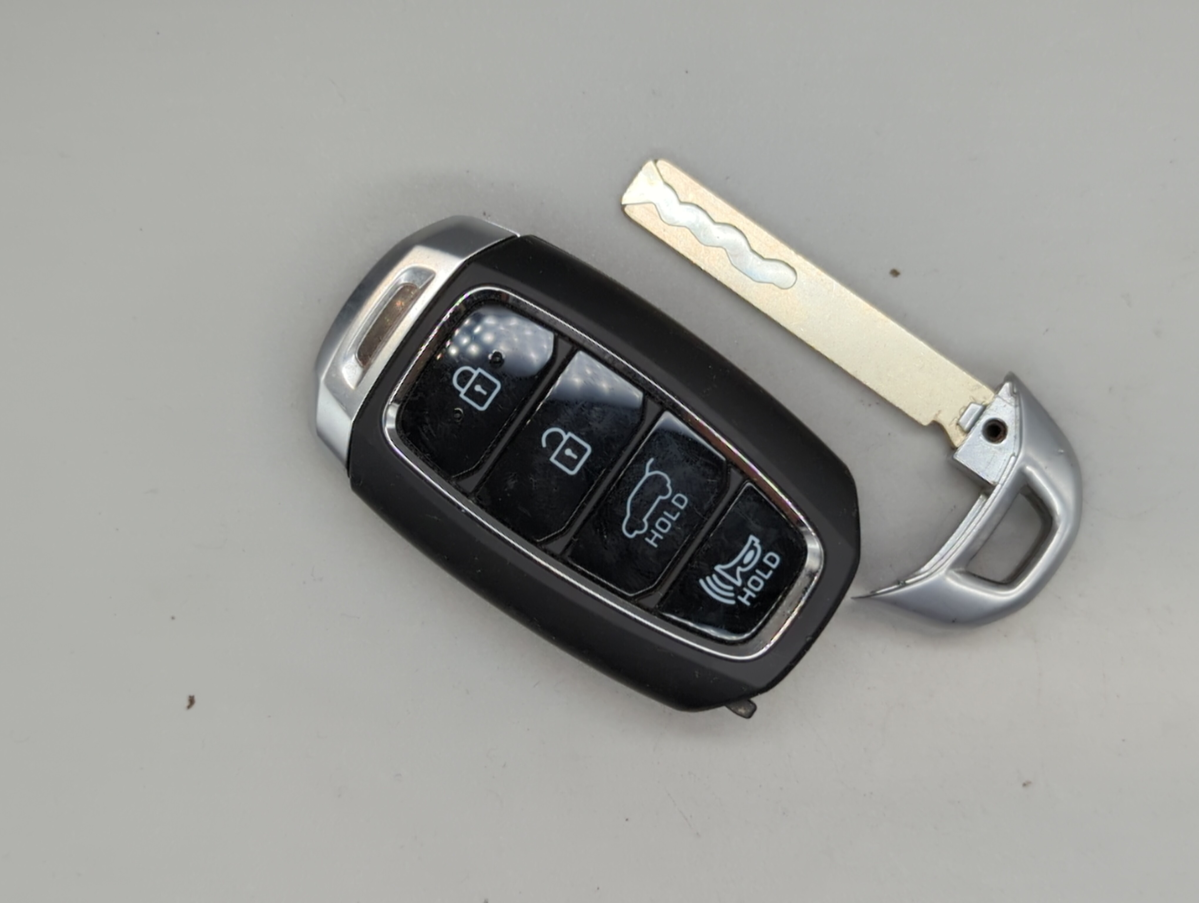 Hyundai Keyless Entry Remote Fob TQ8-FOB-4F32 95440-S2000 4 buttons 477956 - Oemusedautoparts1.com