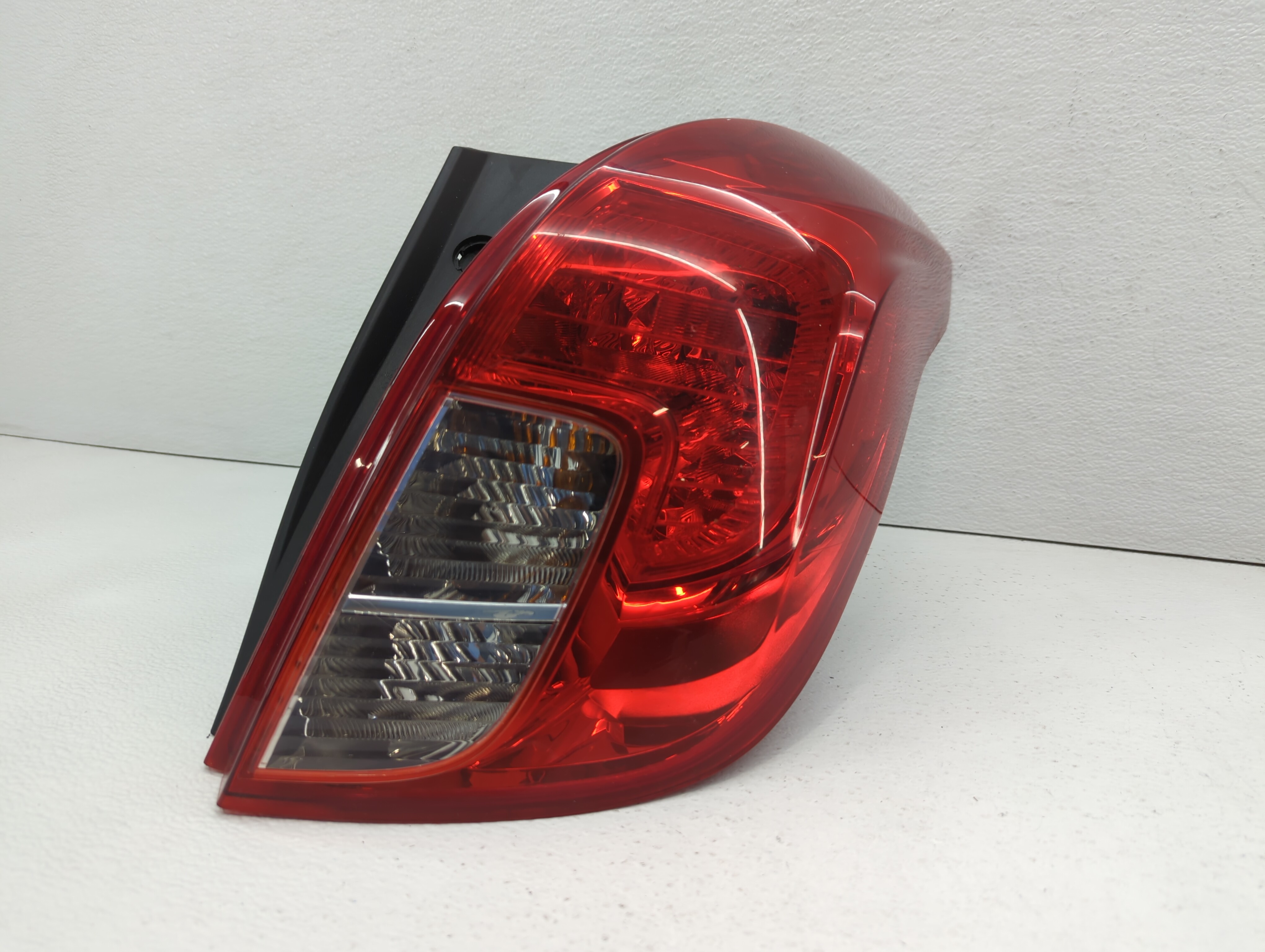 Picture of 2013-2016 Buick Encore Passenger Right Side Tail Light Taillight Oem 486599