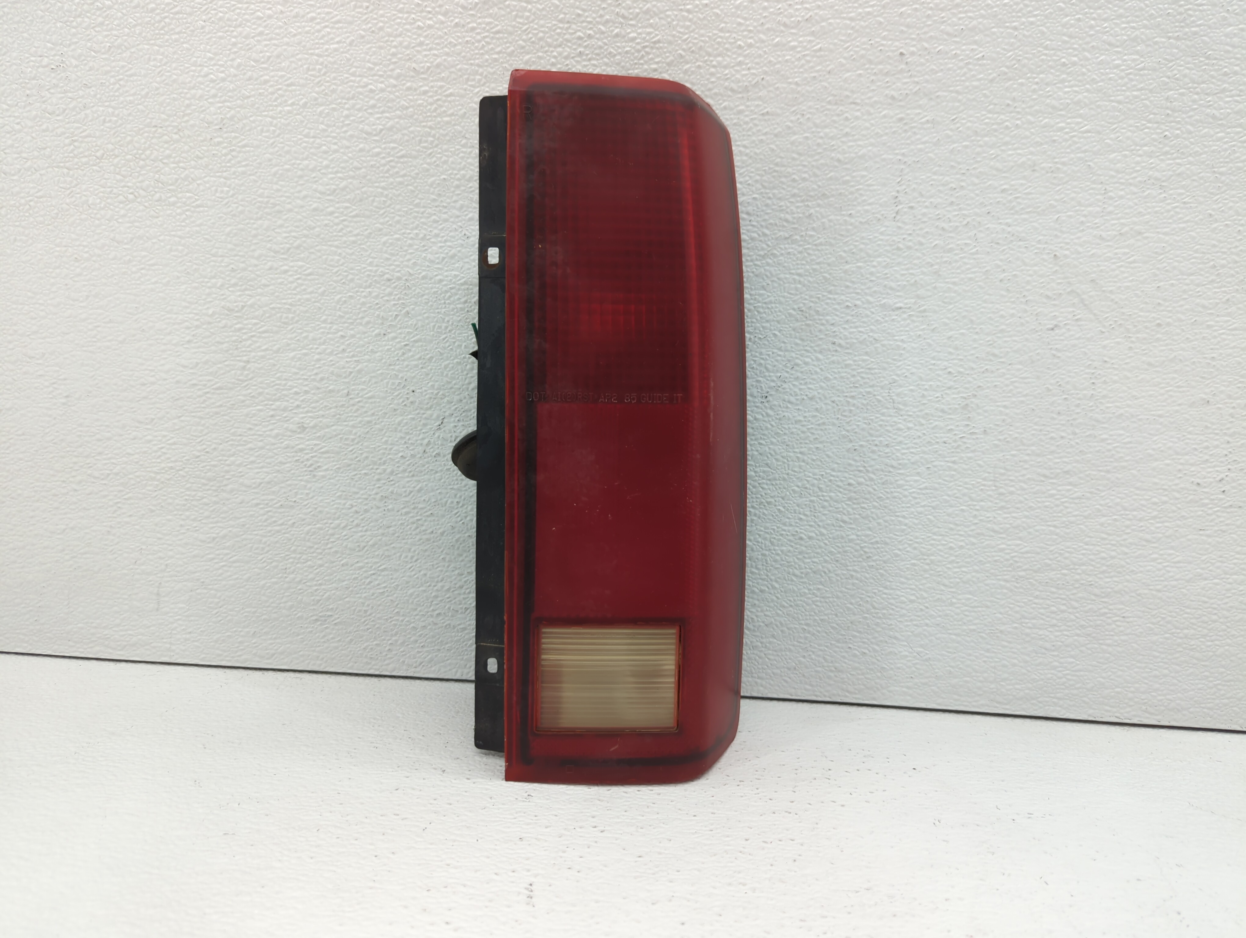 Gmc Astro Passenger Right Side Tail Light Taillight Oem 486608 - Oemusedautoparts1.com