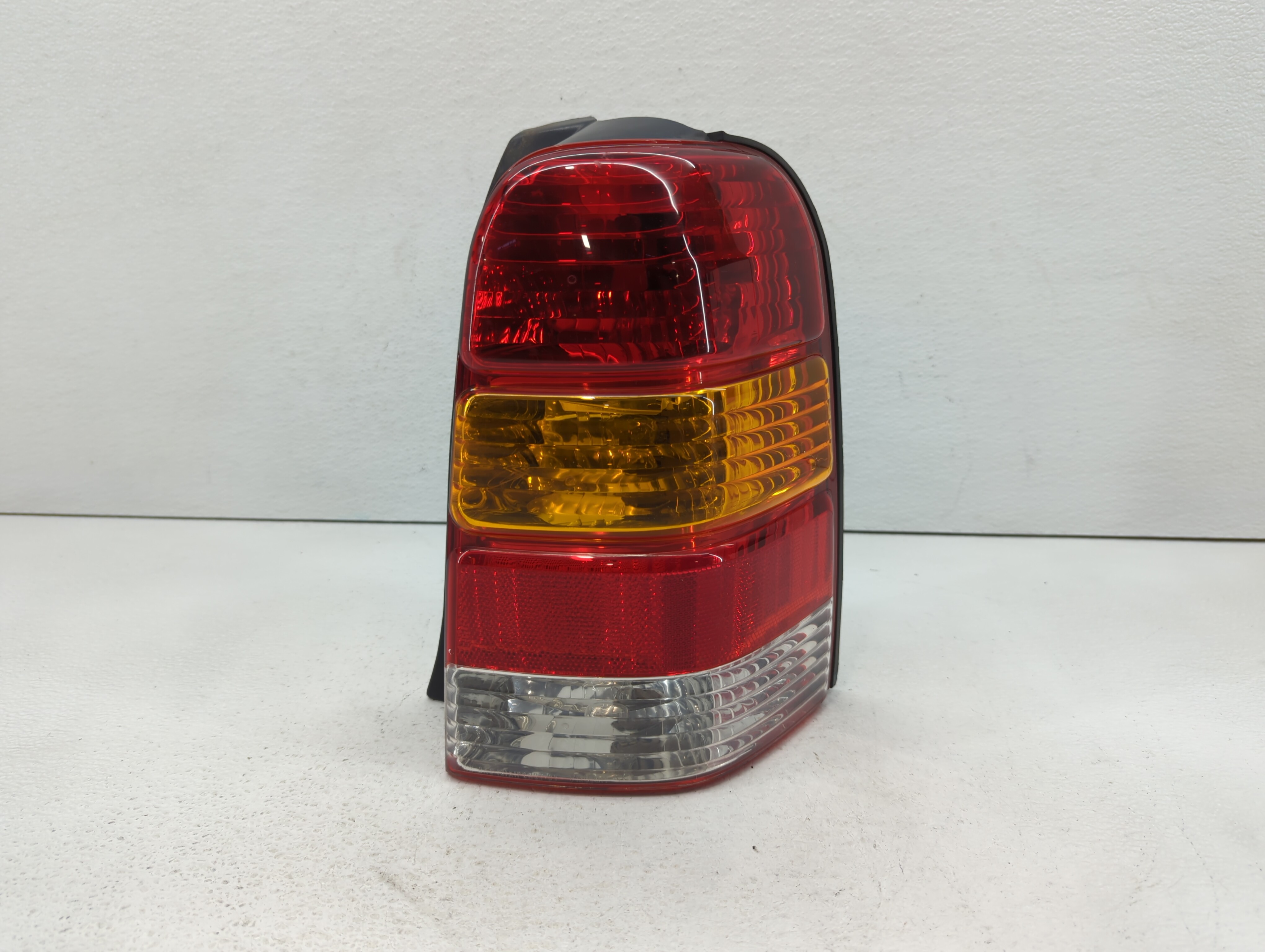 Picture of 2001-2007 Ford Escape Passenger Right Side Tail Light Taillight Oem 492726