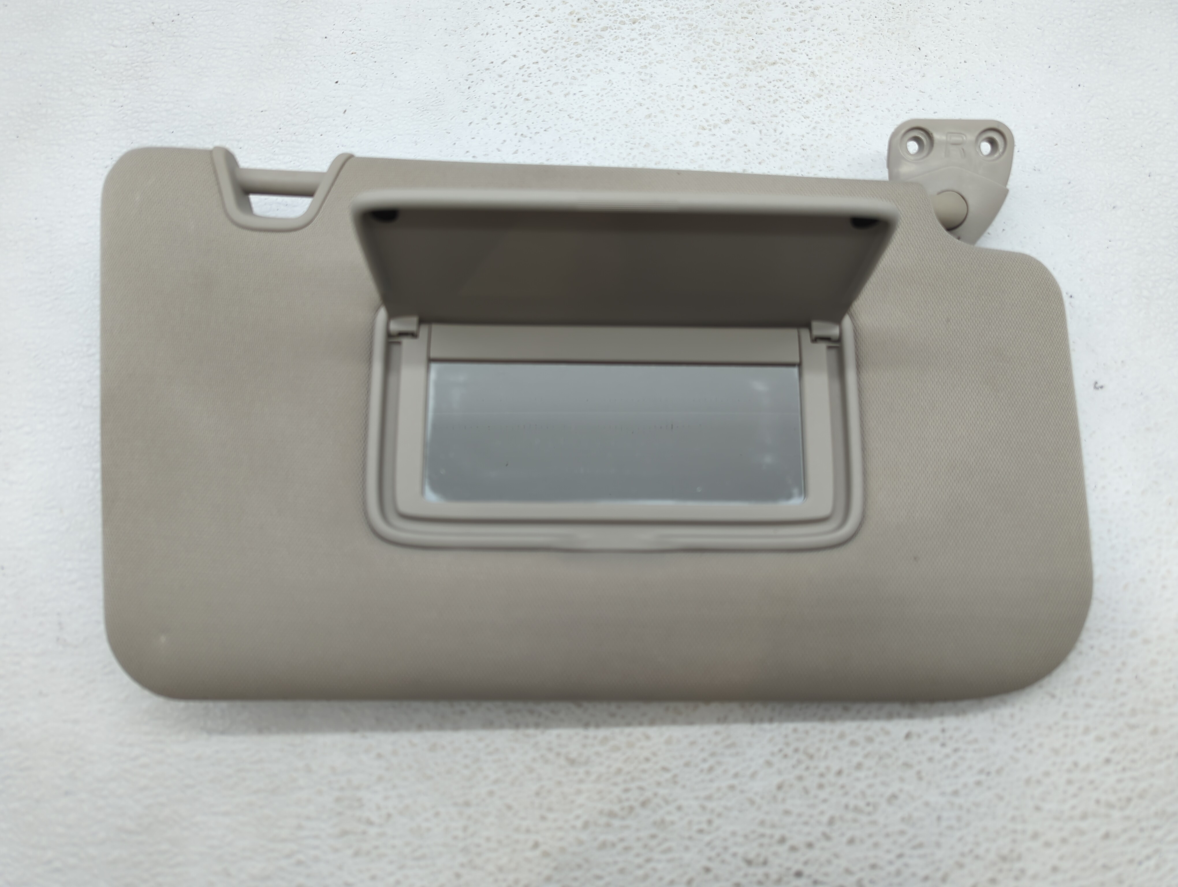 2014-2017 Nissan Rogue Passenger Sun Visor Mirror Right Sunvisor 493181 - Oemusedautoparts1.com