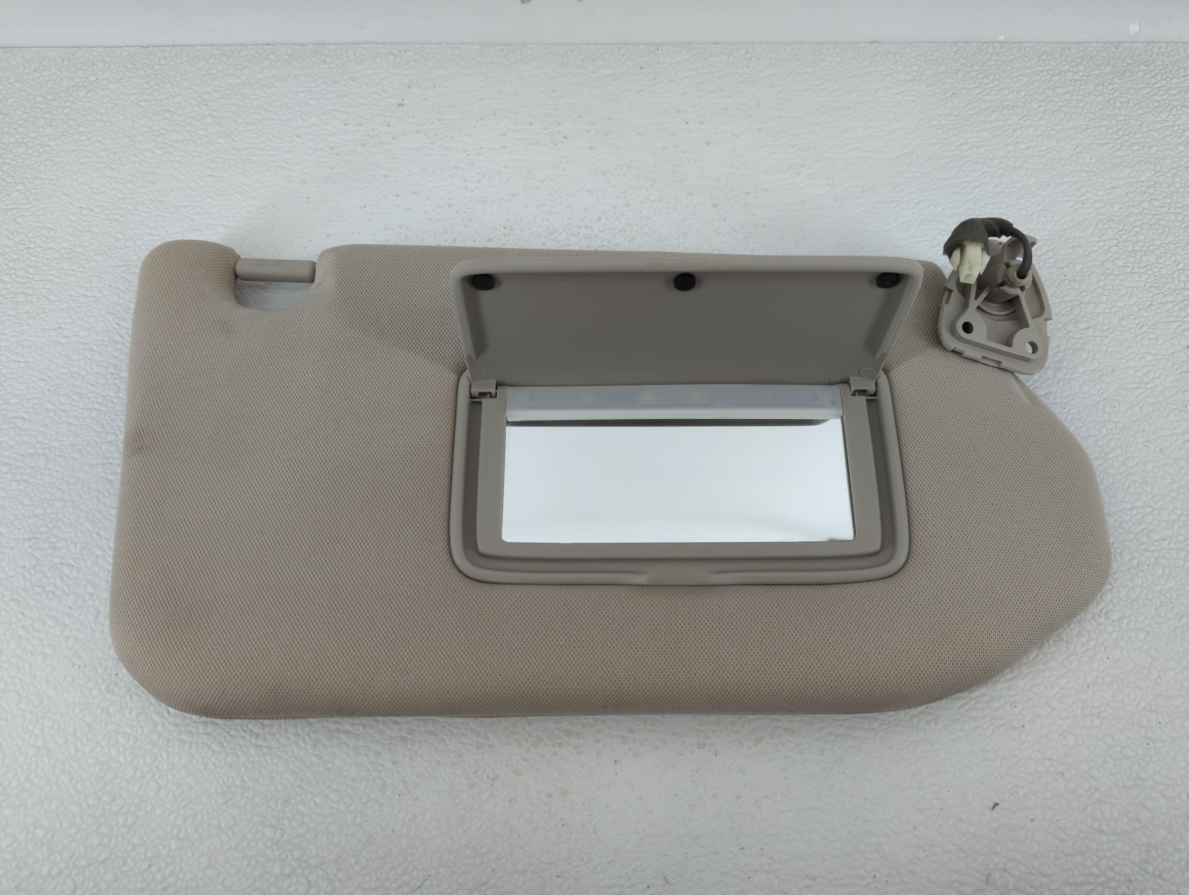 Picture of 2019-2020 Nissan Pathfinder Passenger Sun Visor Mirror Right Sunvisor 496307