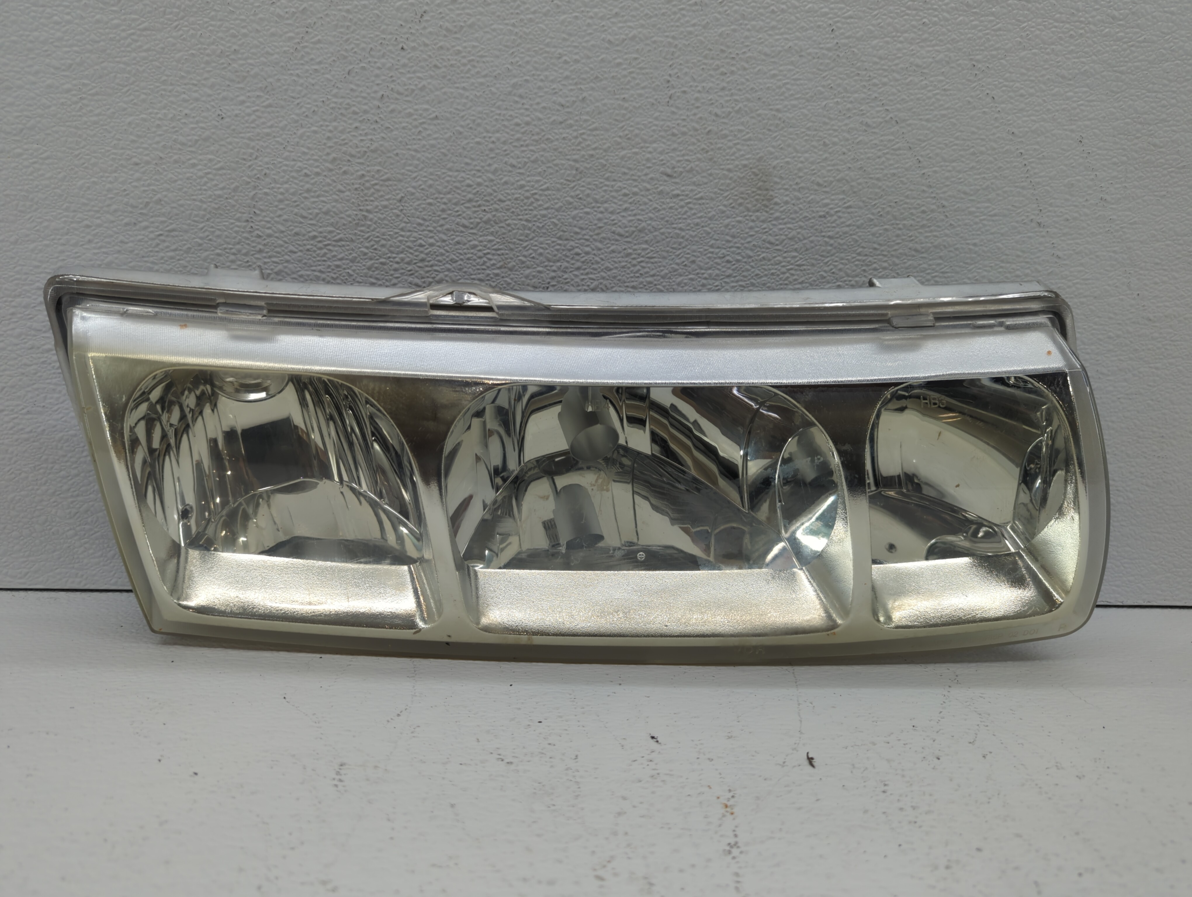 2005-2005 Saturn Vue Driver Left Oem Head Light Headlight Lamp 498130 - Oemusedautoparts1.com