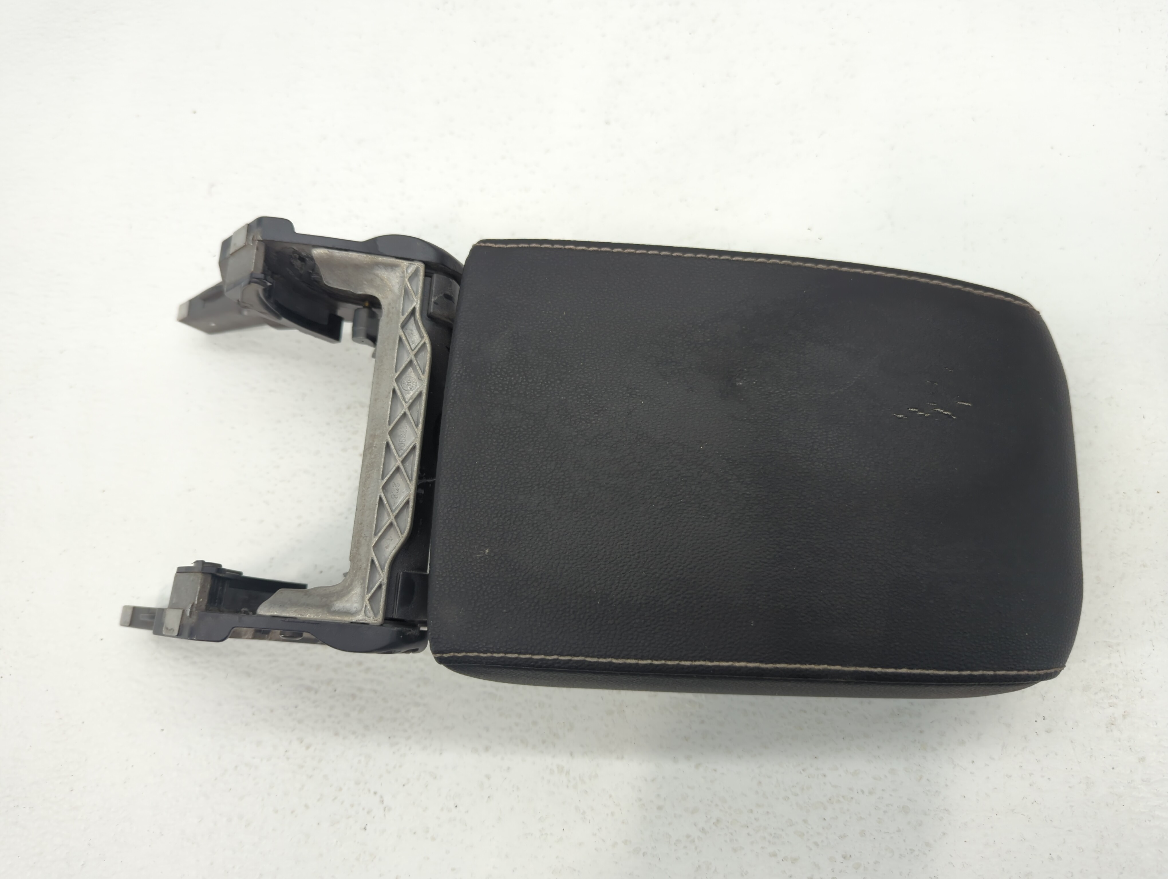 Picture of 2017 Volkswagen Golf Center Console Armrest Cover Lid 498666