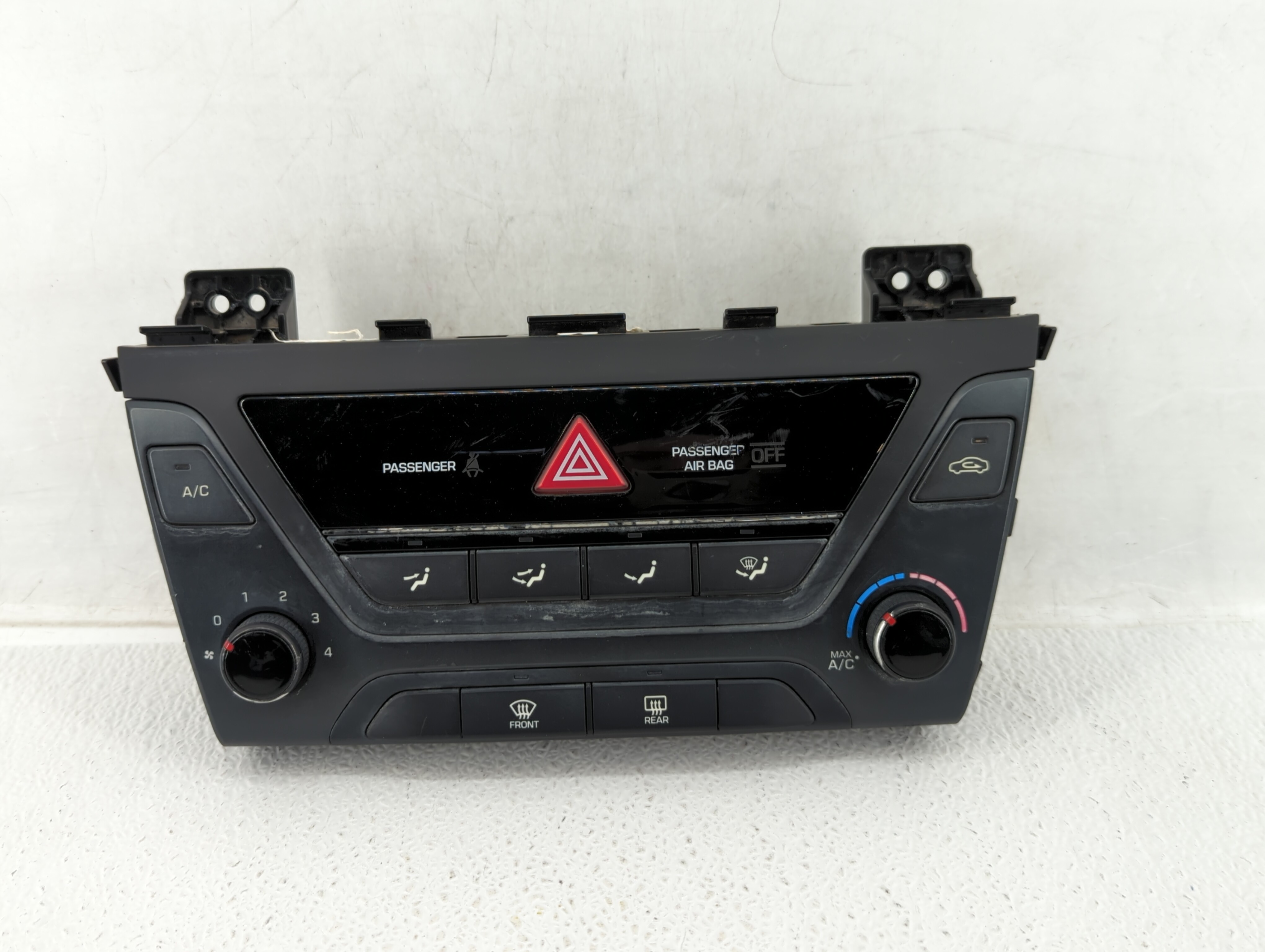 2017-2018 Hyundai Elantra Ac Heater Climate Control 97250-f2061kex 501958 - Oemusedautoparts1.com