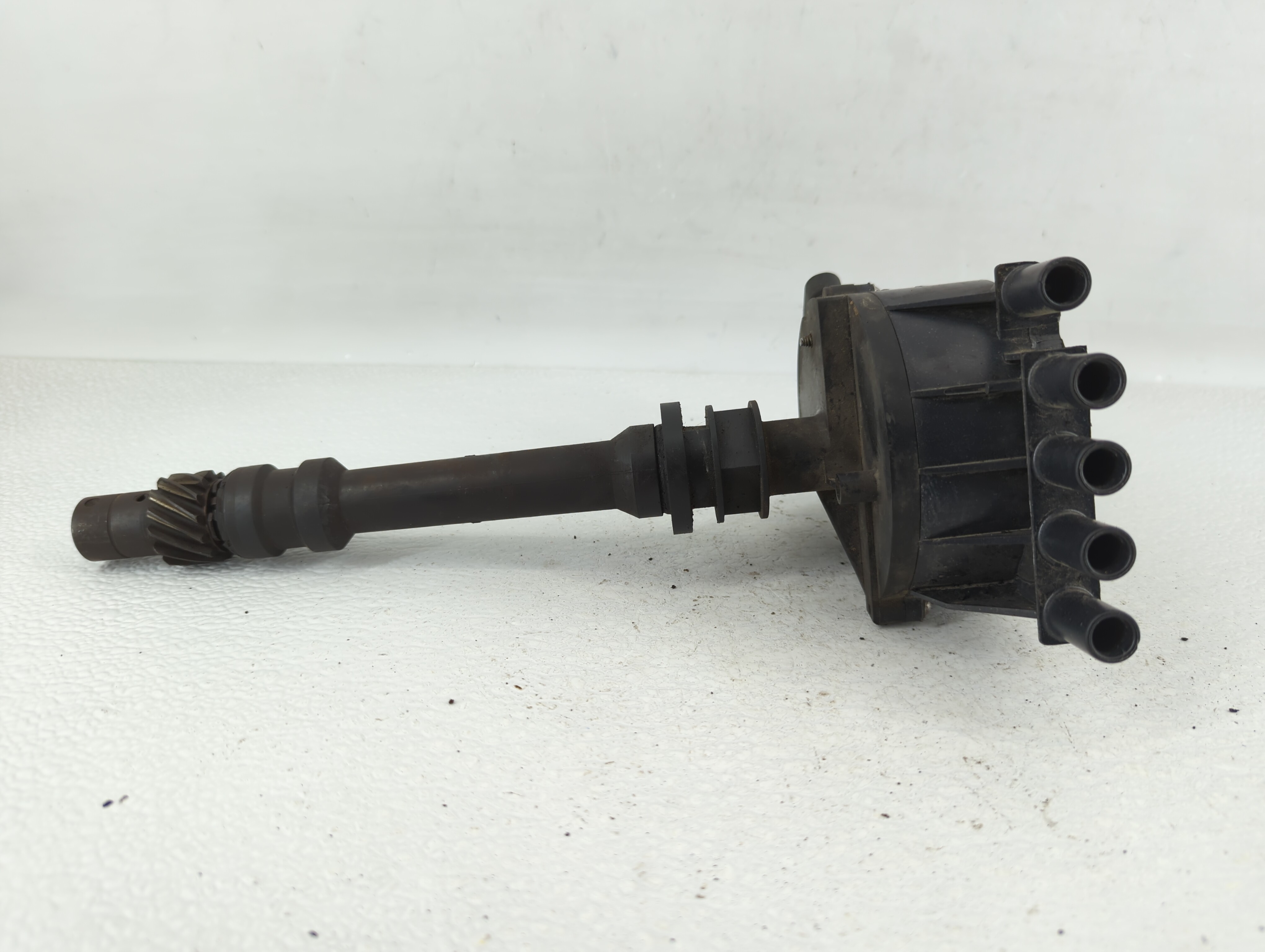 Picture of 1996 Chevrolet Tahoe Engine Ignition Distributor Oem 519661