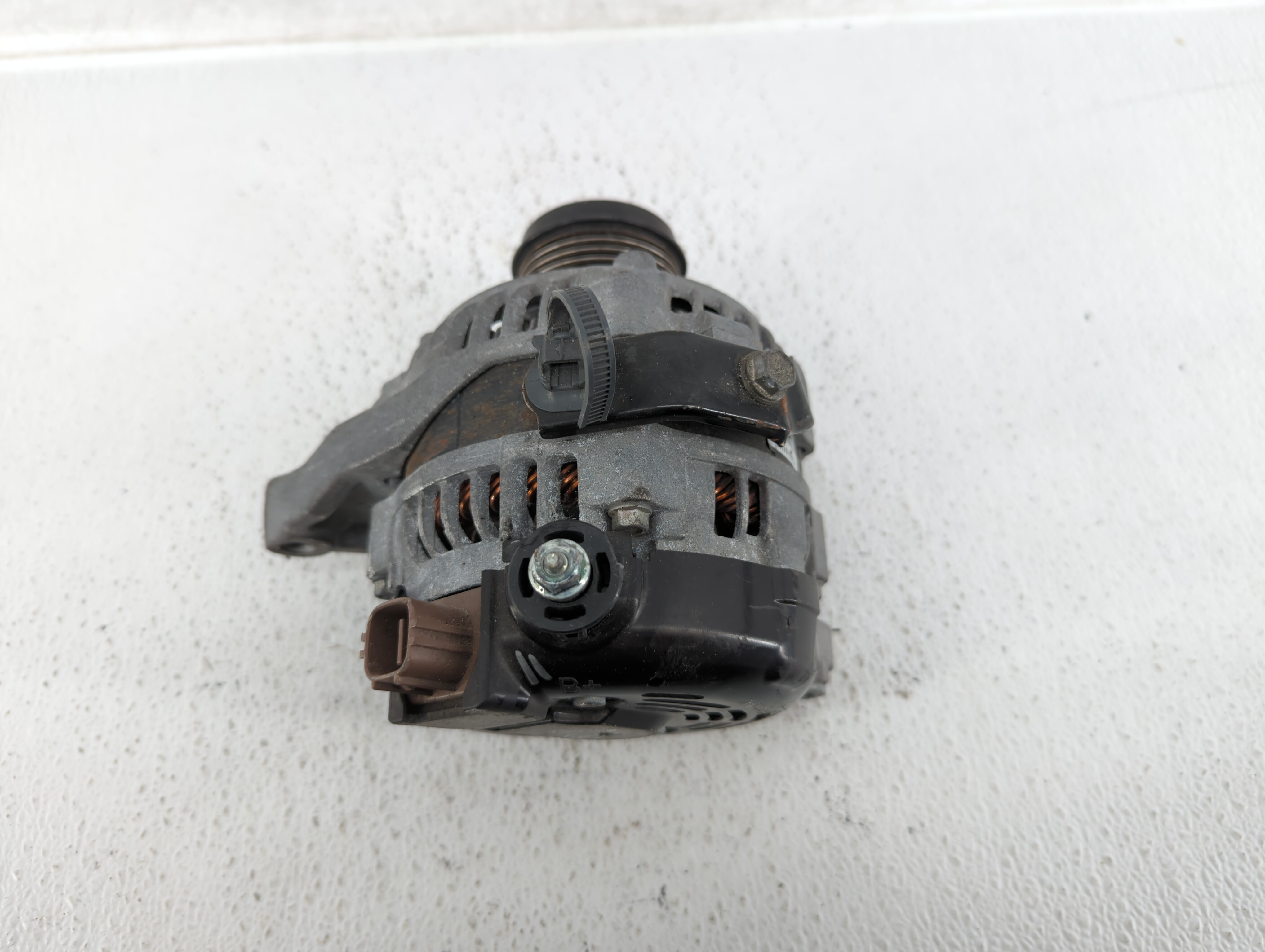 2015 Toyota Camry Alternator Generator Charging Assembly Engine Oem 519768 - Oemusedautoparts1.com