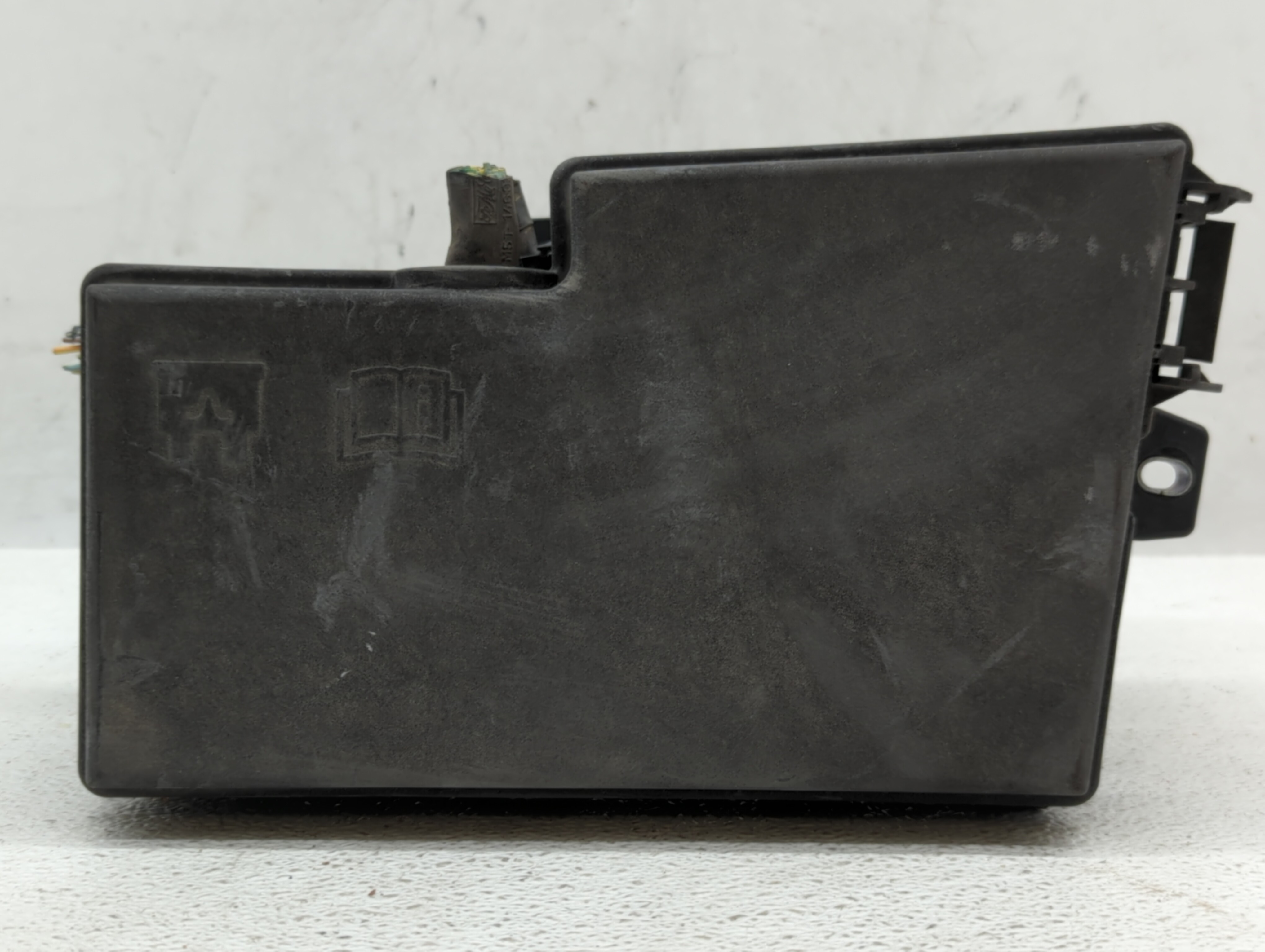 Picture of 2016-2016 Ford Focus Fusebox Fuse Box Relay Module 523761
