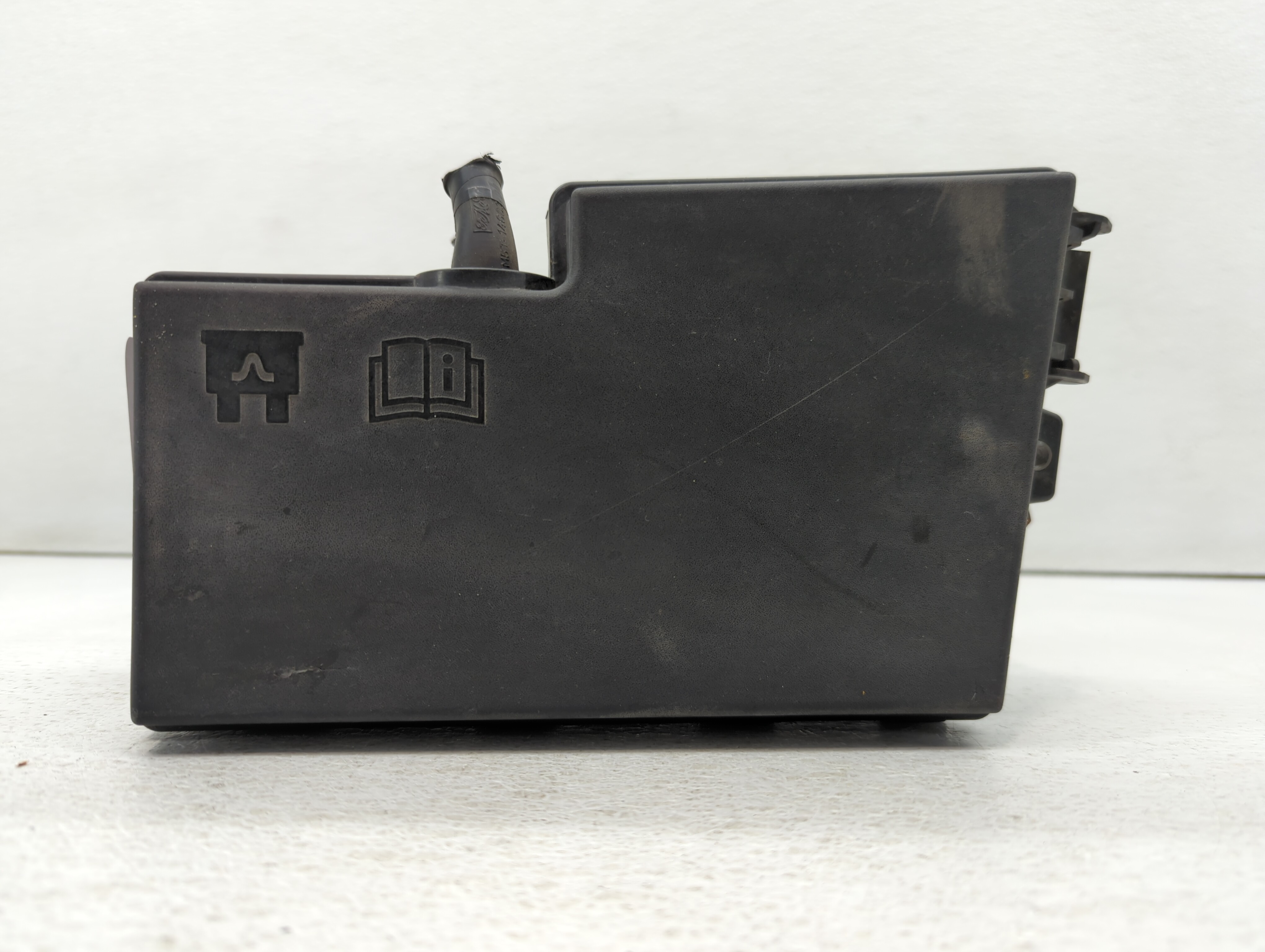 Picture of Chevrolet V30 Fusebox Fuse Box Relay Module 30728348 524894