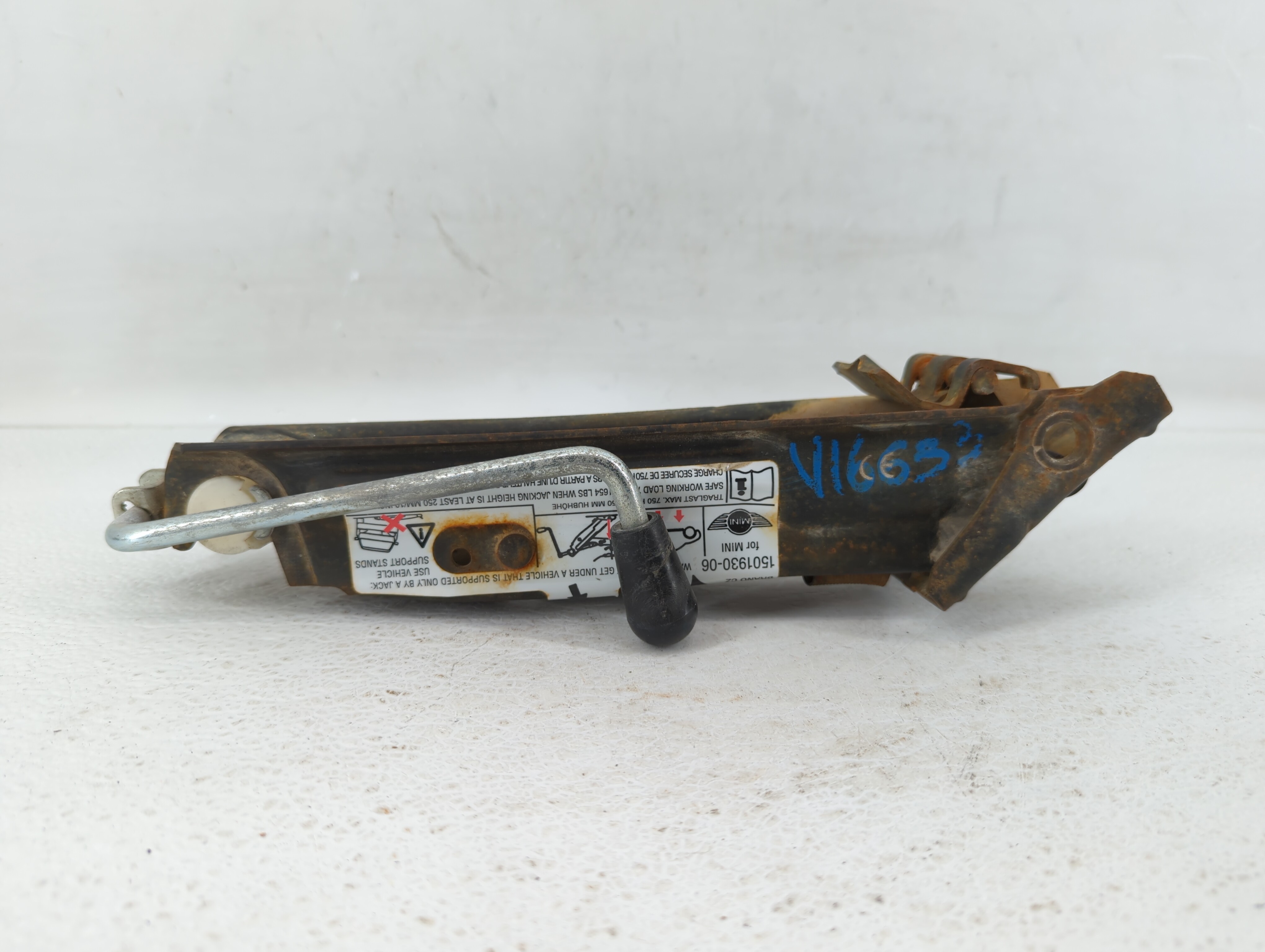 Picture of 2009 Mini Cooper Spare Scissor Car Jack 527376