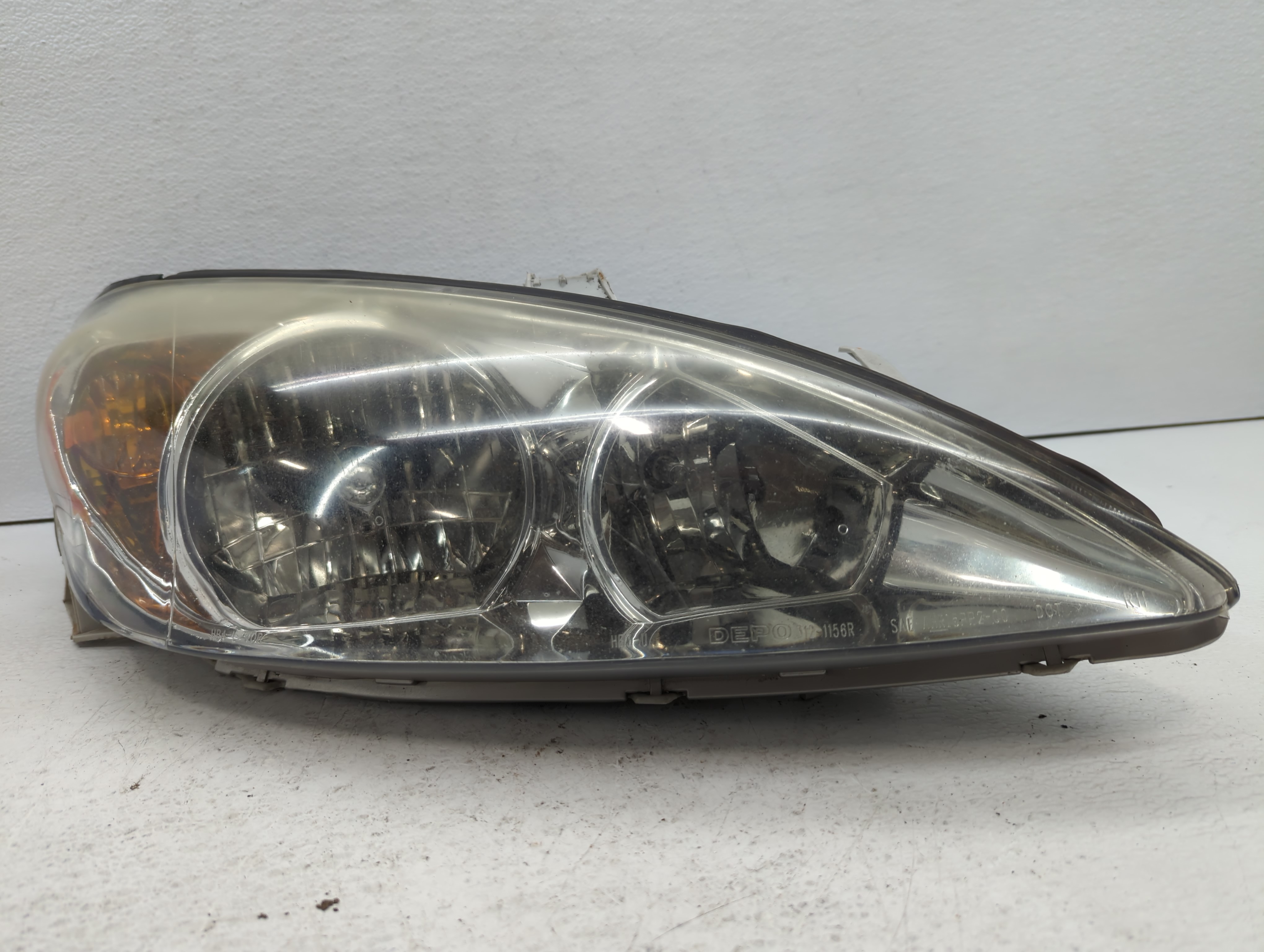 Picture of 2002-2004 Toyota Camry Passenger Right Oem Head Light Headlight Lamp 529541