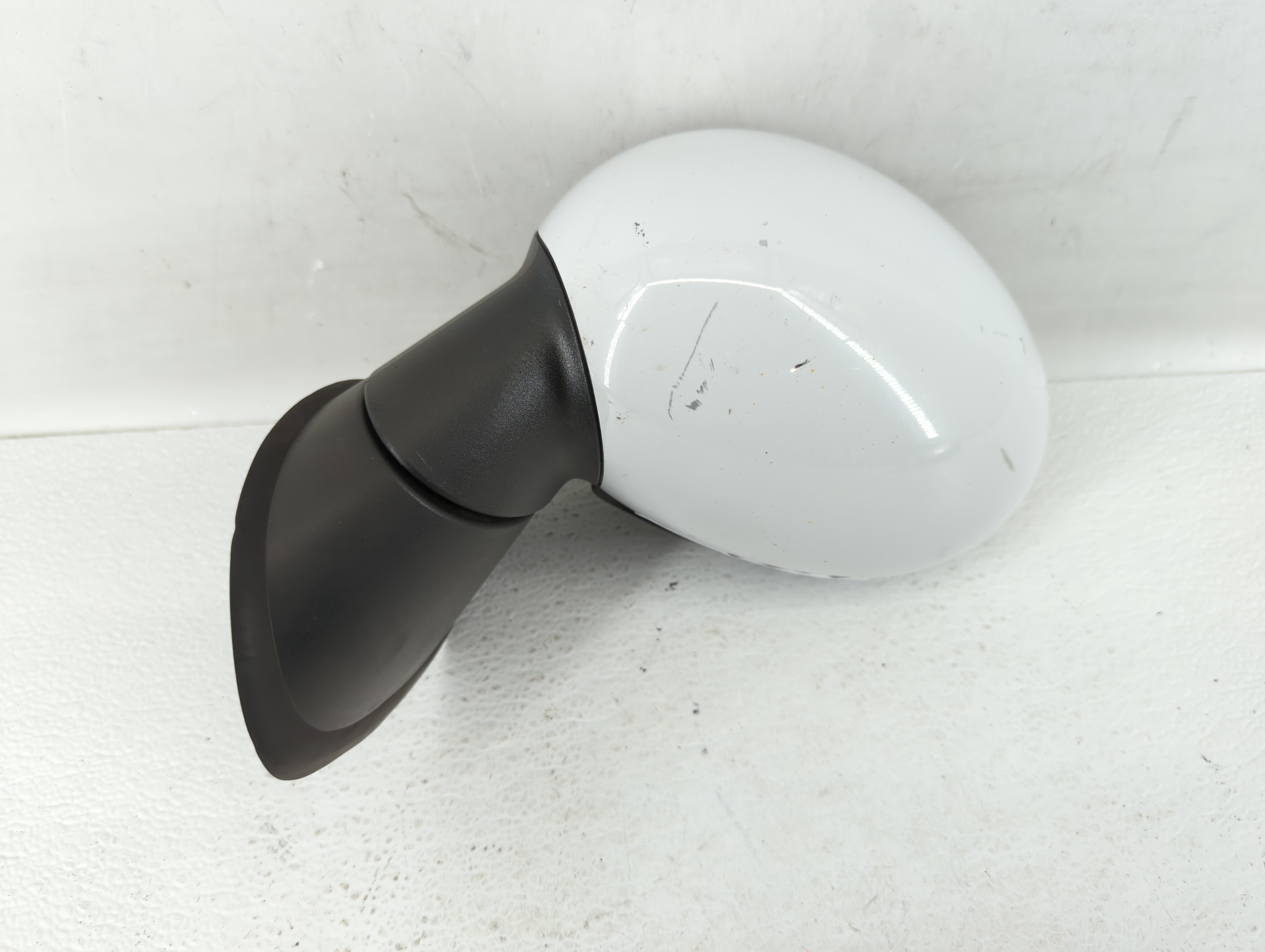 Picture of Chevrolet Townsman Driver Left Side View Power Door Mirror White 530795