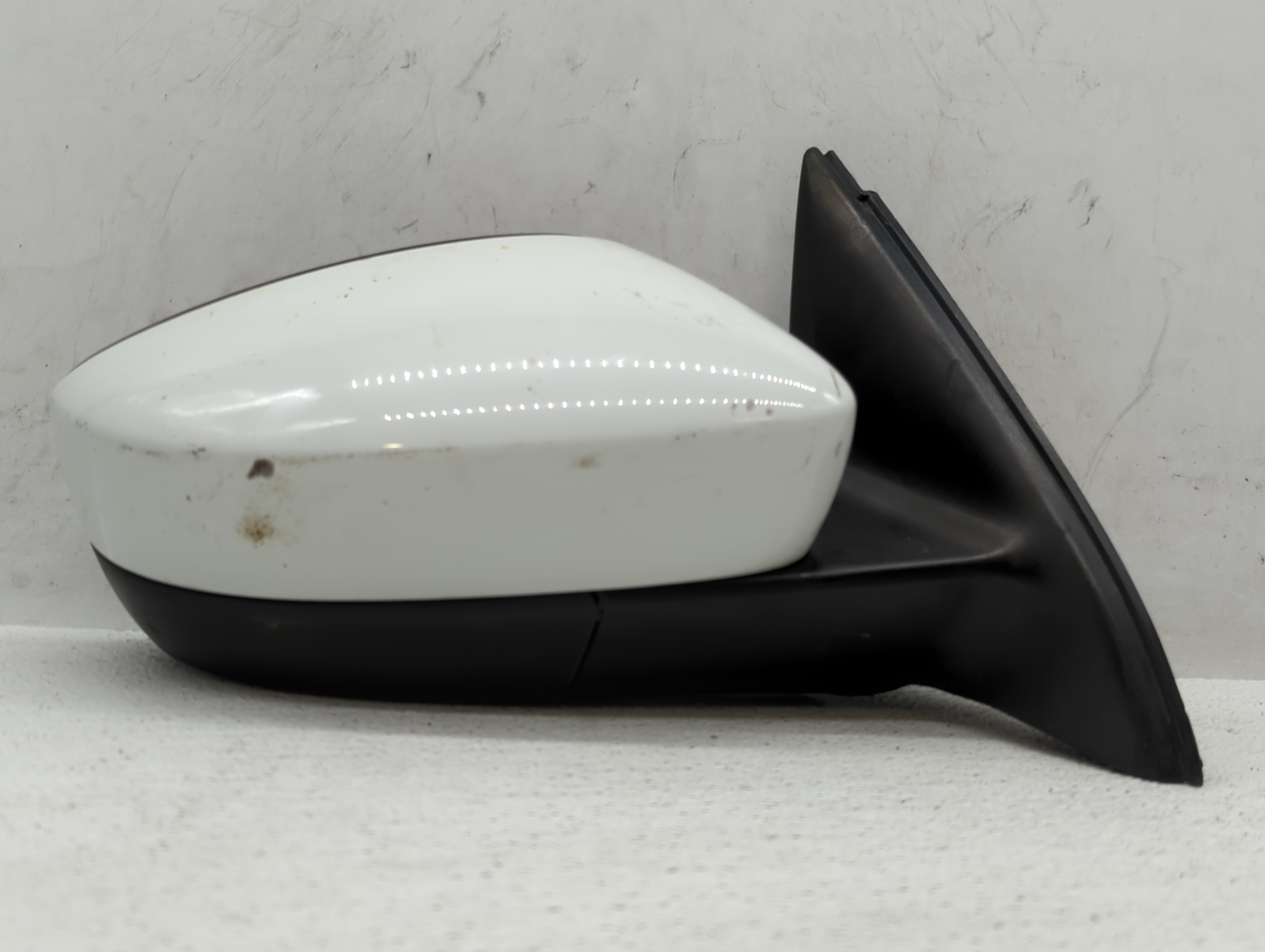 2017-2018 Volkswagen Jetta Passenger Right Side View Power Door Mirror 530880 - Oemusedautoparts1.com