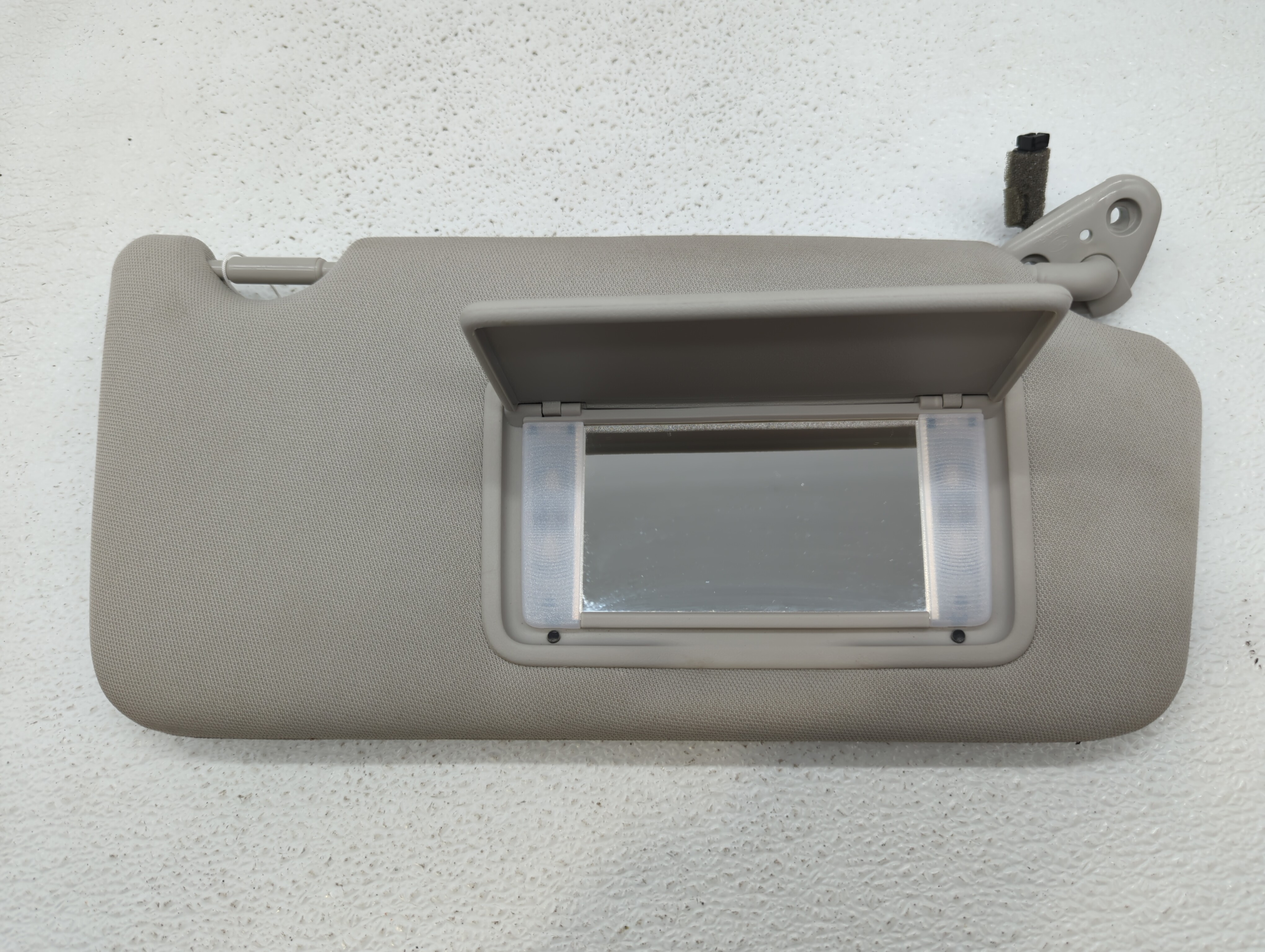 2010-2014 Subaru Legacy Passenger Sun Visor Mirror Right Sunvisor 531866 - Oemusedautoparts1.com