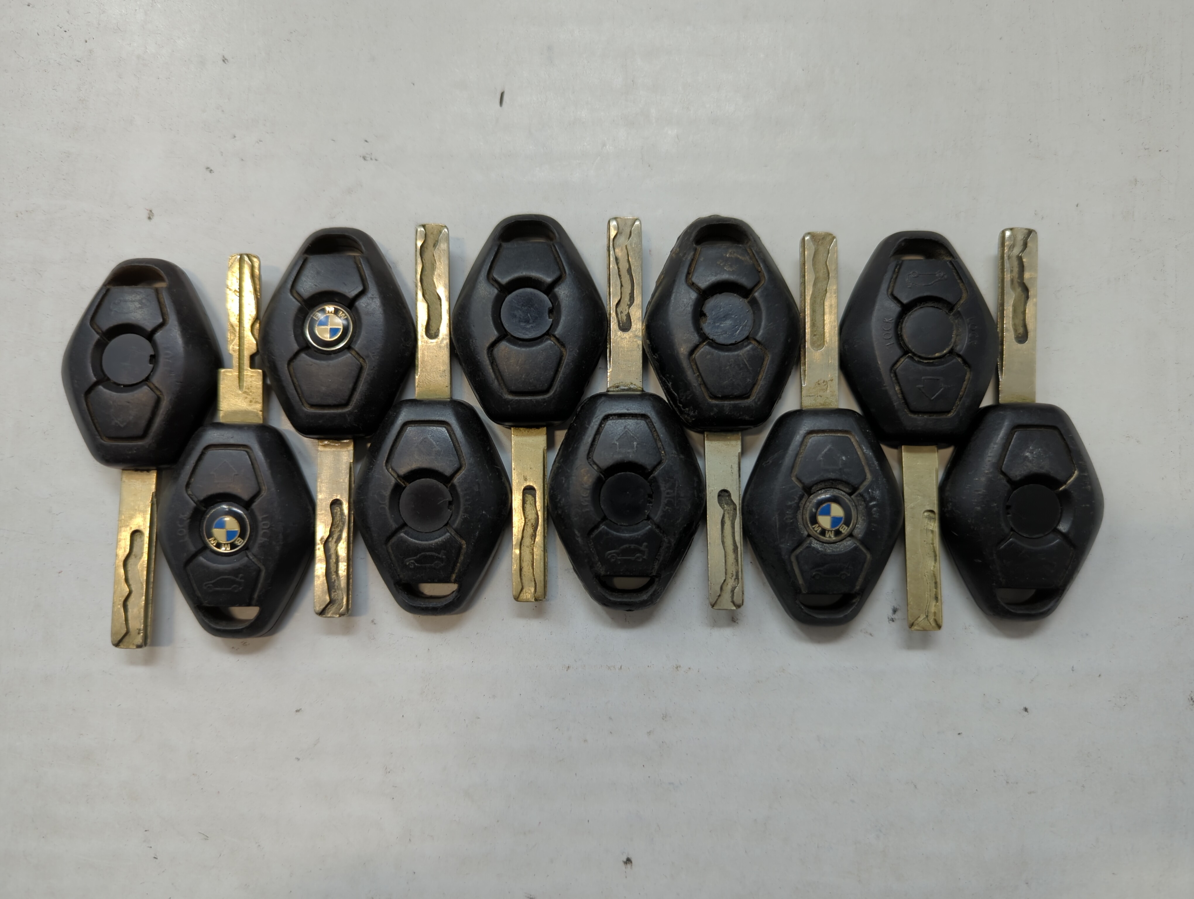 Lot of 10 Bmw Keyless Entry Remote Fob KR55WK47993 | LX8FZV 6933007 | 533903 - Oemusedautoparts1.com