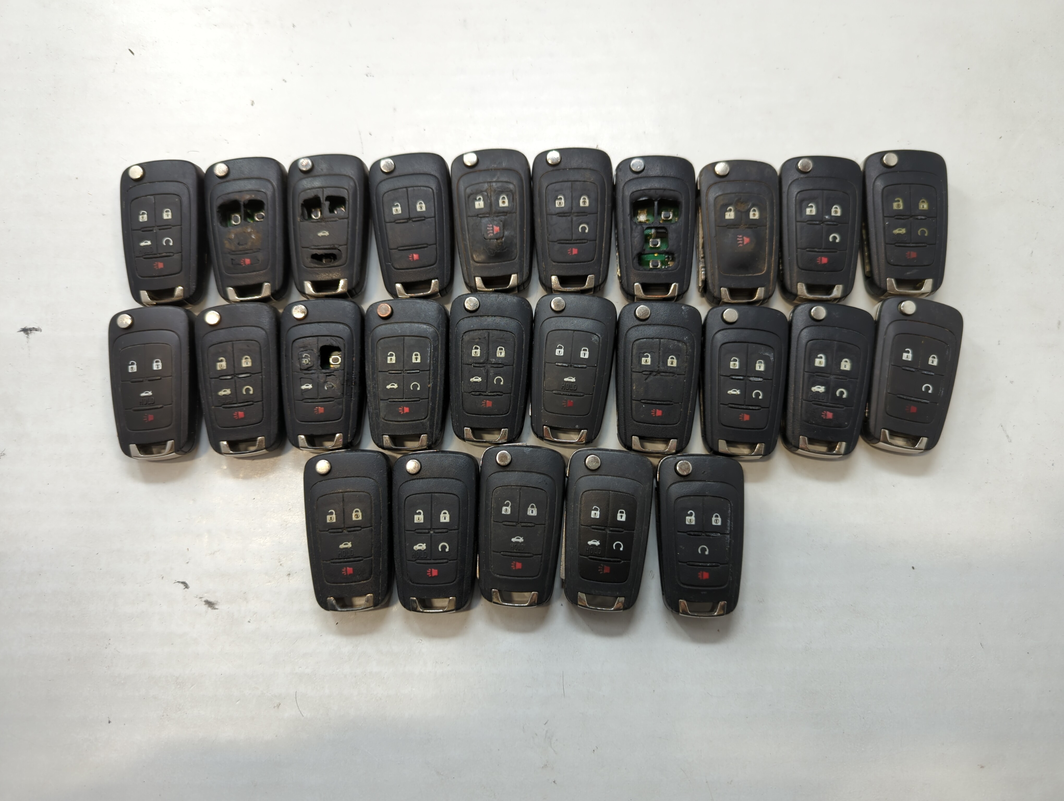 Lot of 25 Chevrolet Keyless Entry Remote Fob MIXED FCC IDS MIXED PART 533914 - Oemusedautoparts1.com