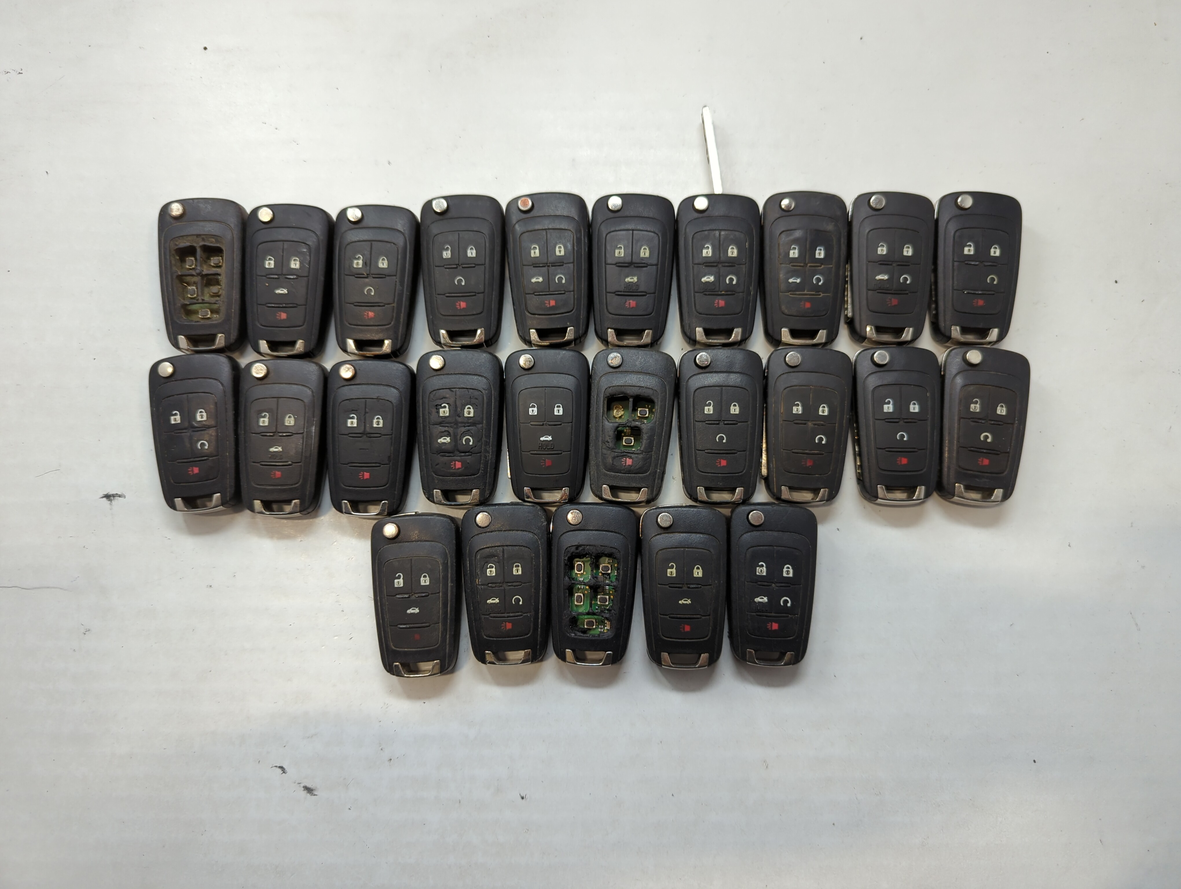 Lot of 25 Chevrolet Keyless Entry Remote Fob MIXED FCC IDS MIXED PART 533915 - Oemusedautoparts1.com