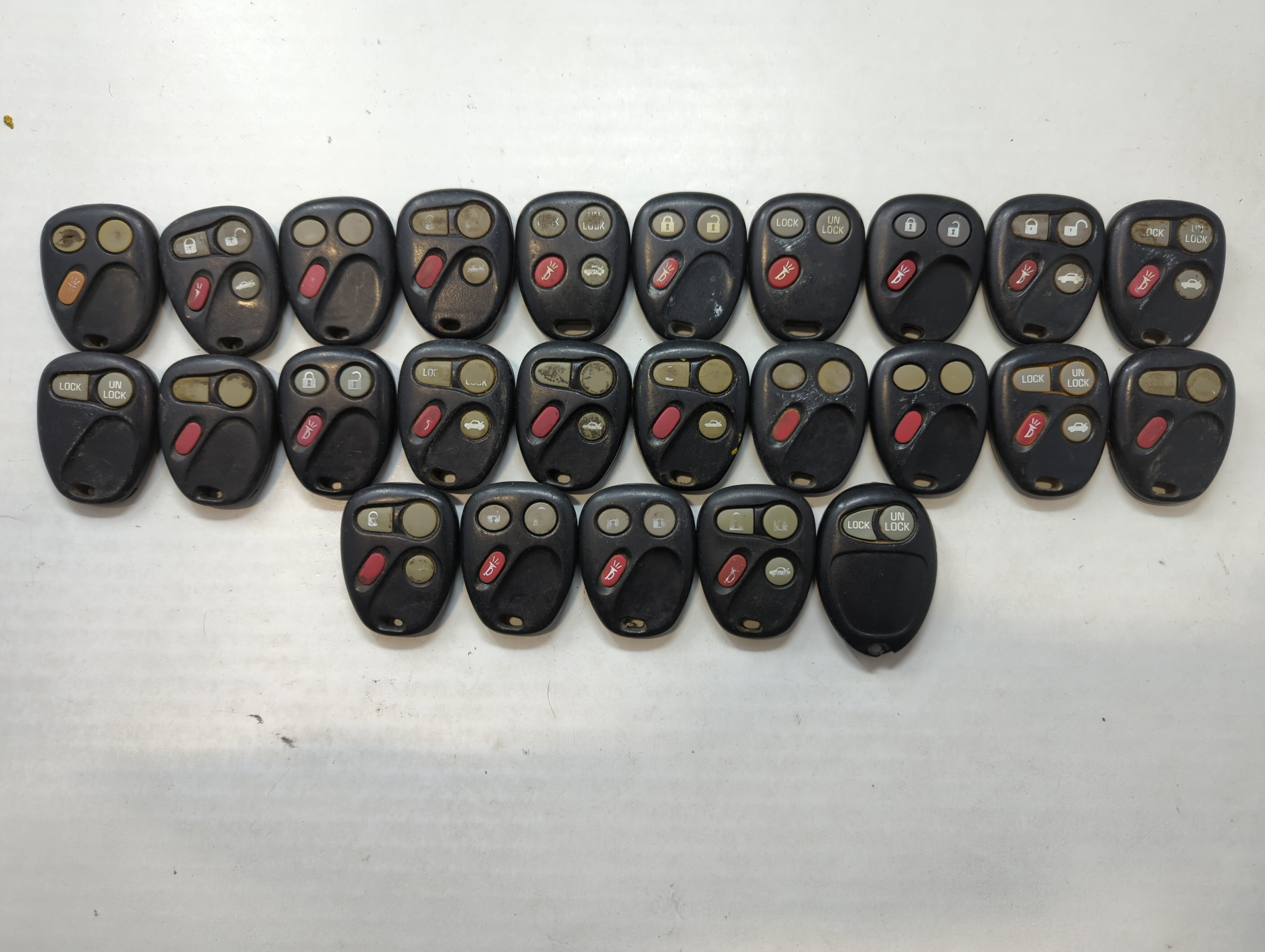 Lot of 25 Chevrolet Keyless Entry Remote Fob YT3X689B | KOBELEAR1XT | 533916 - Oemusedautoparts1.com
