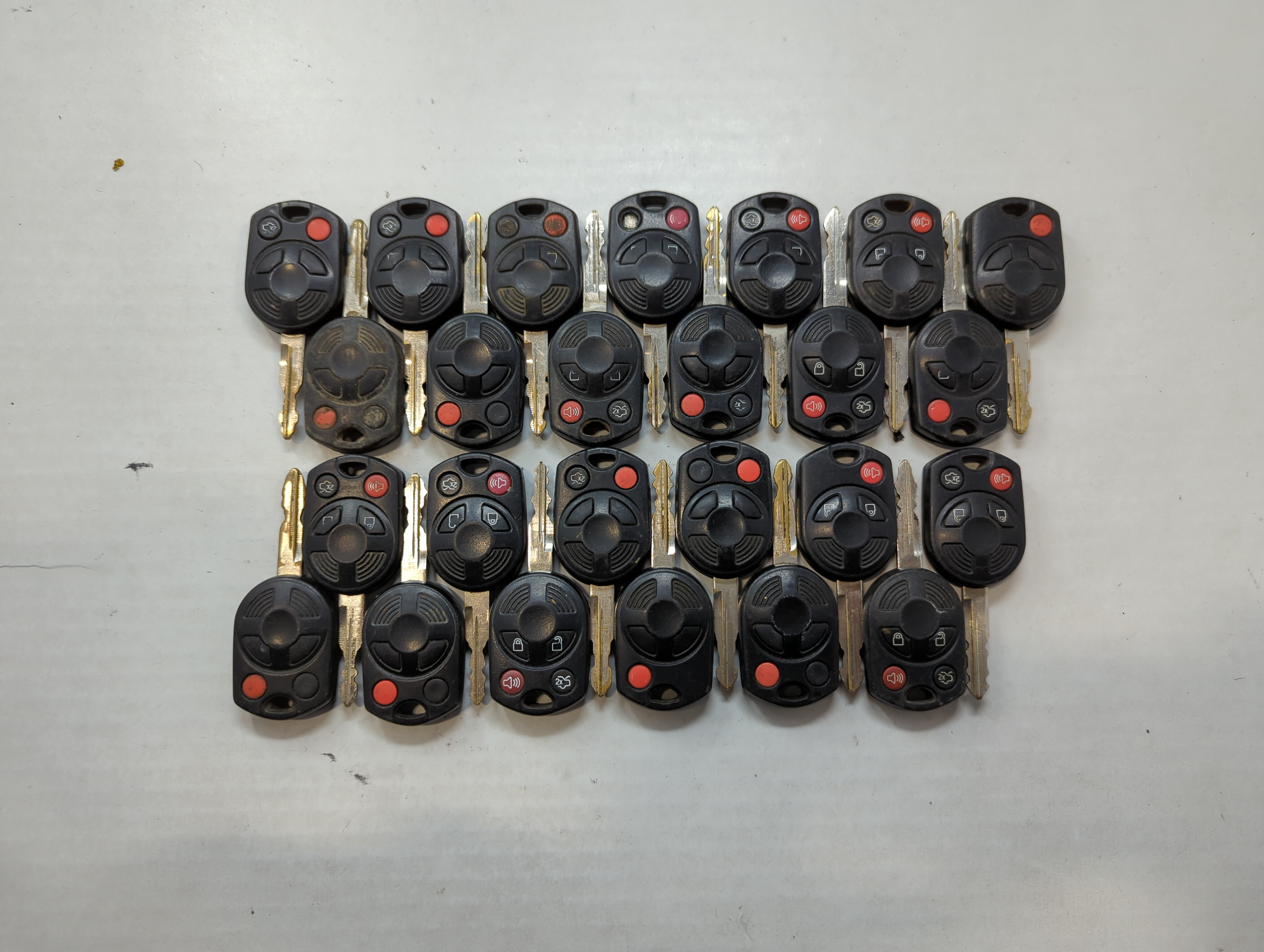 Lot of 25 Ford Keyless Entry Remote Fob UCD6000022 | CWTWB1U722 MIXED 533919 - Oemusedautoparts1.com