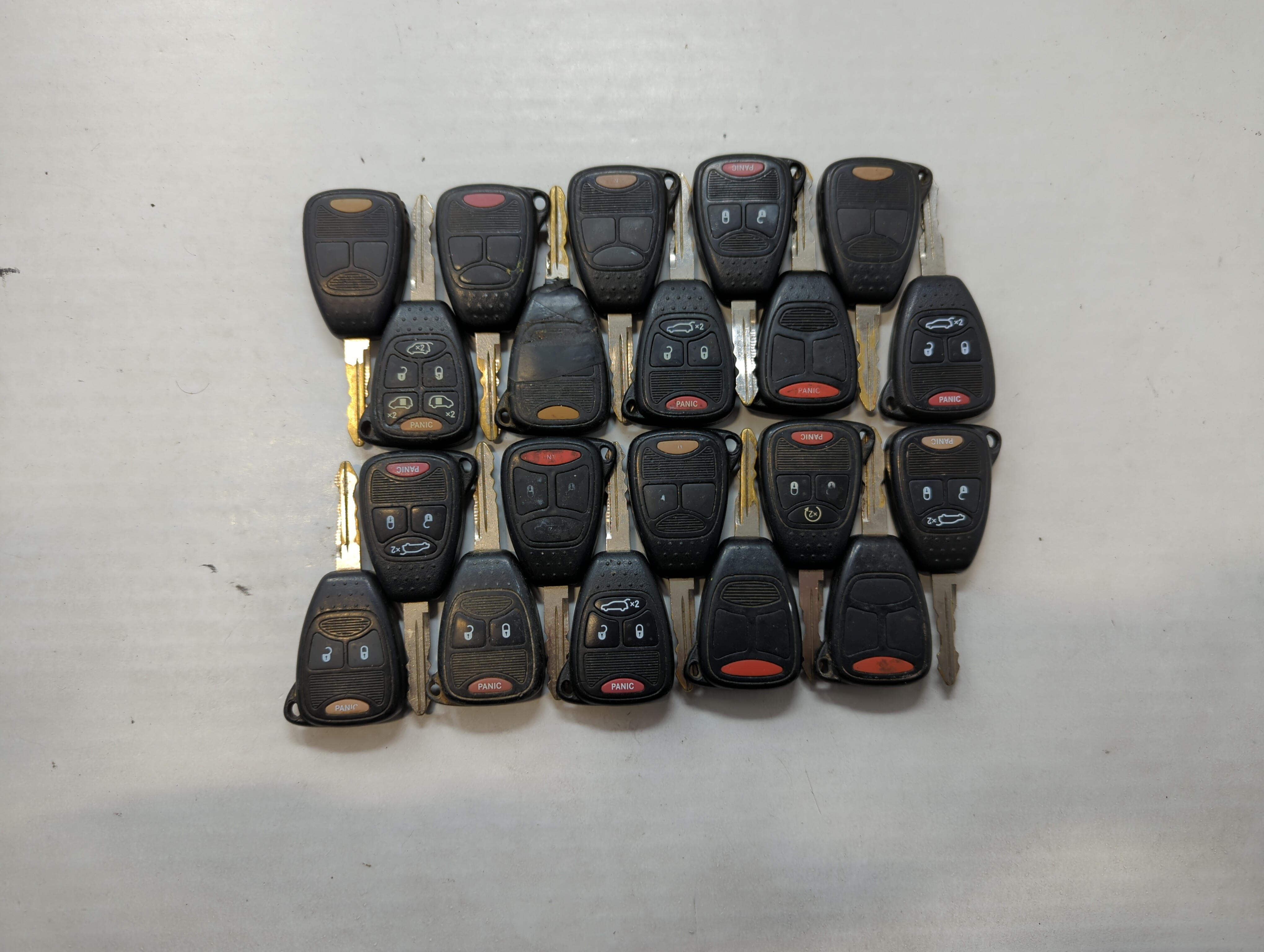 Lot of 20 Dodge Keyless Entry Remote Fob OHT692715AA | M3N5WY72XX | 533924 - Oemusedautoparts1.com