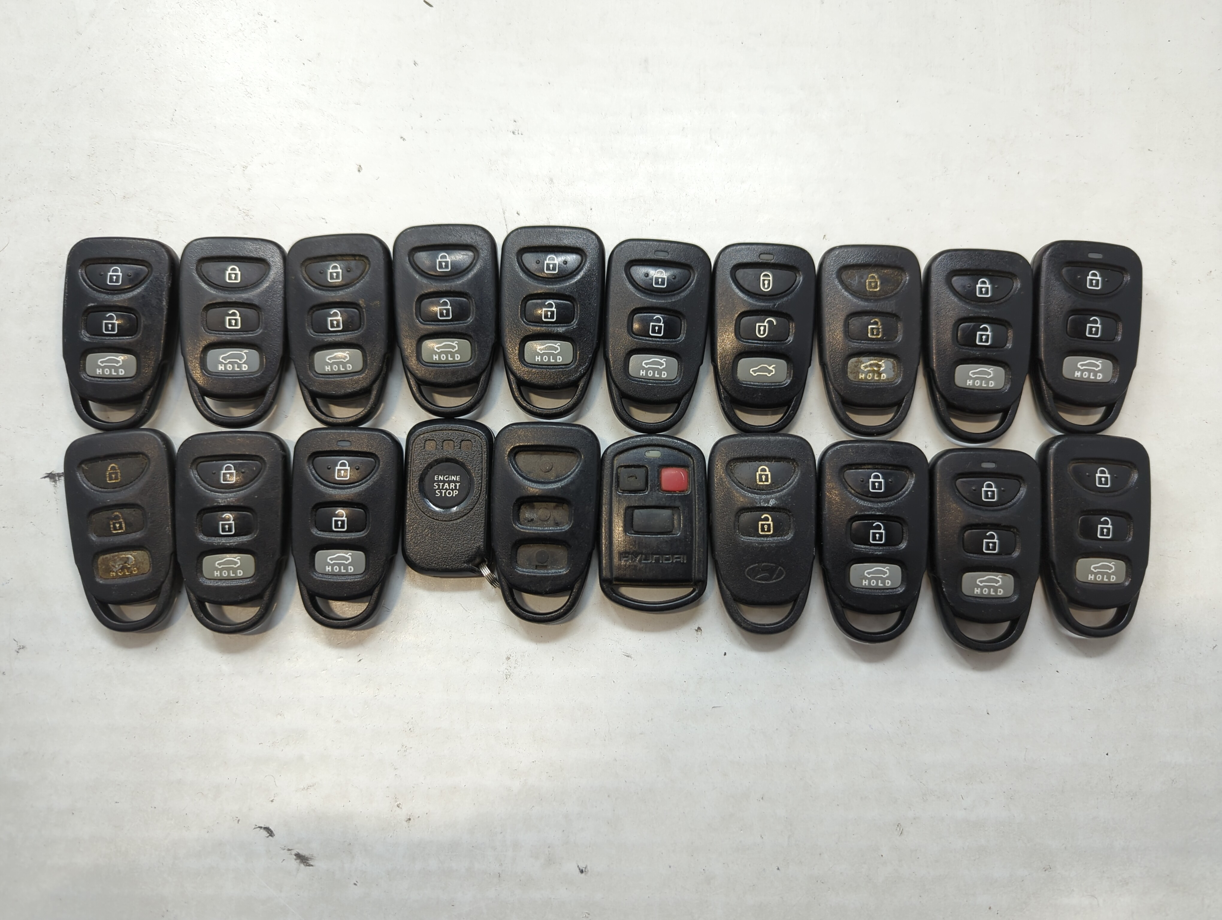Lot of 20 Hyundai Keyless Entry Remote Fob MIXED FCC IDS MIXED PART 533925 - Oemusedautoparts1.com
