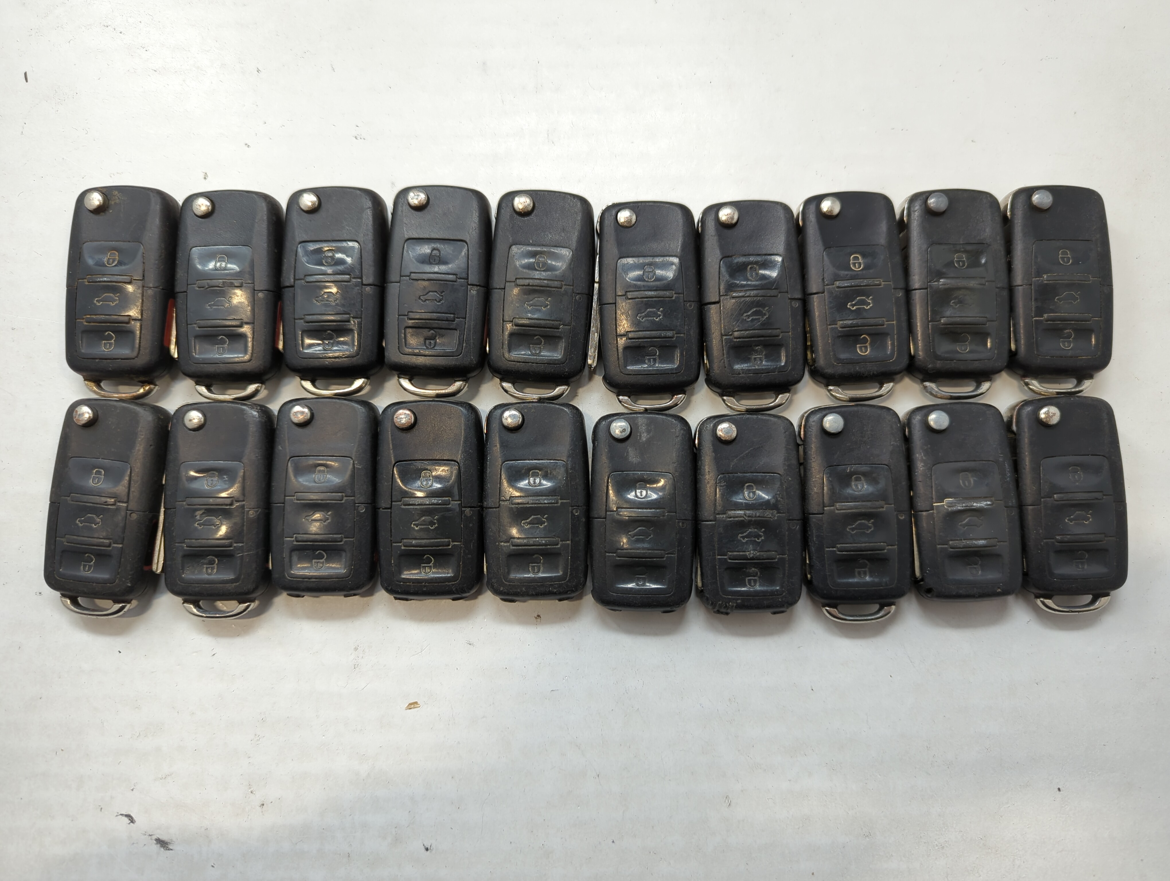 Lot of 20 Volkswagen Keyless Entry Remote Fob NBG8137T | NBG735868T 533927 - Oemusedautoparts1.com
