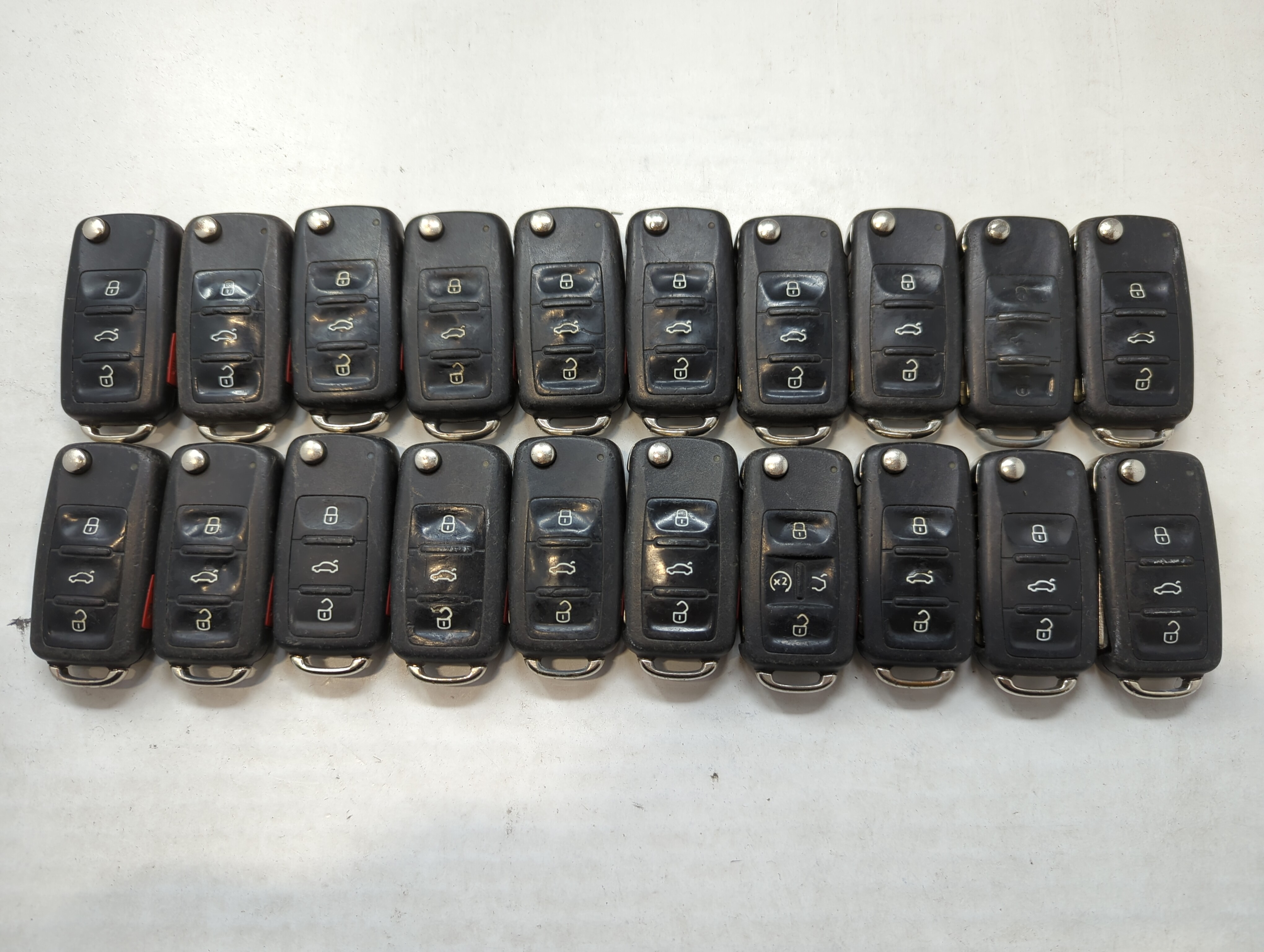 Lot of 20 Volkswagen Keyless Entry Remote Fob NBG8137T | NBG735868T 533936 - Oemusedautoparts1.com
