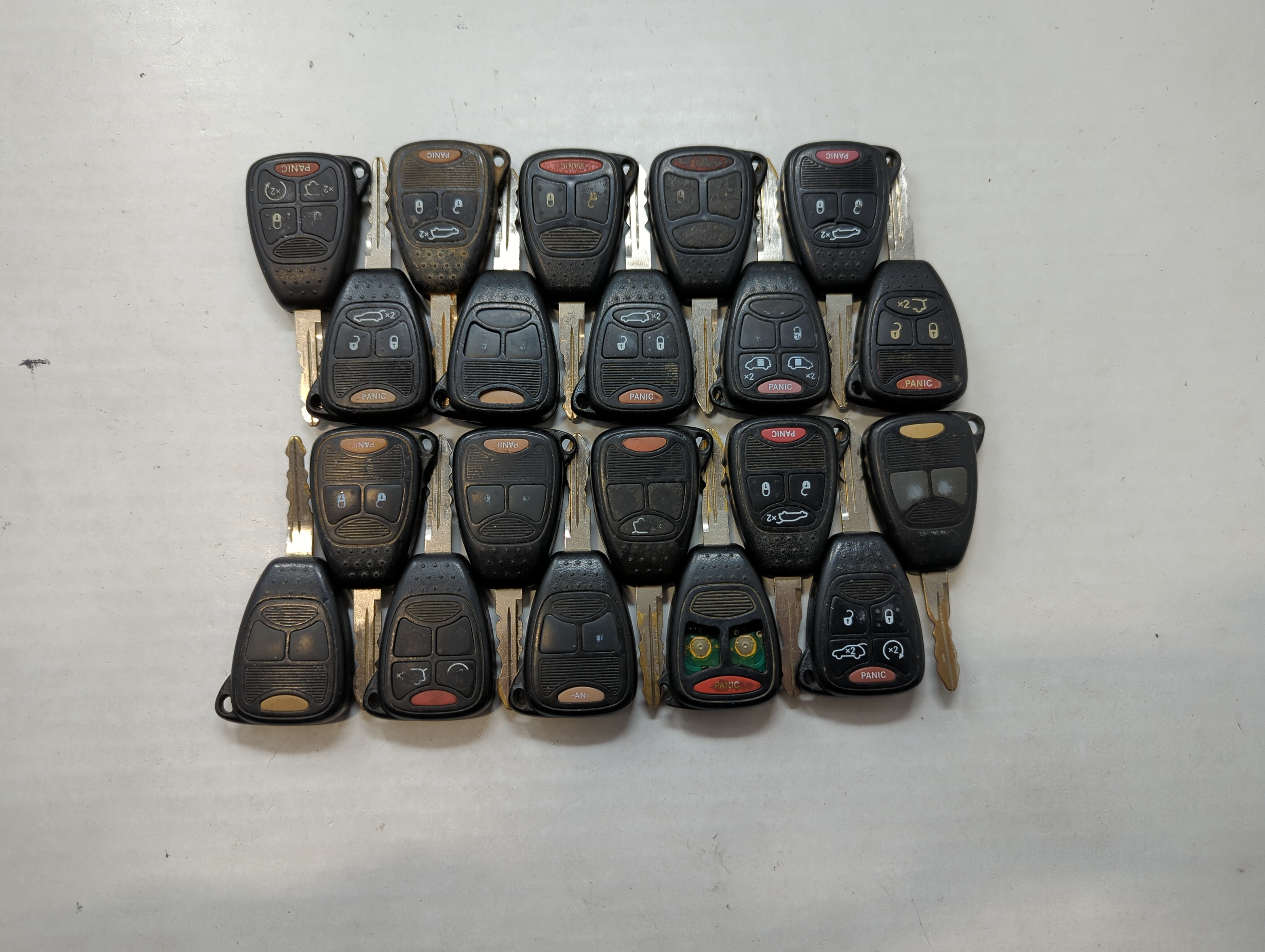Lot of 20 Dodge Keyless Entry Remote Fob OHT692715AA | M3N5WY72XX | 533950 - Oemusedautoparts1.com