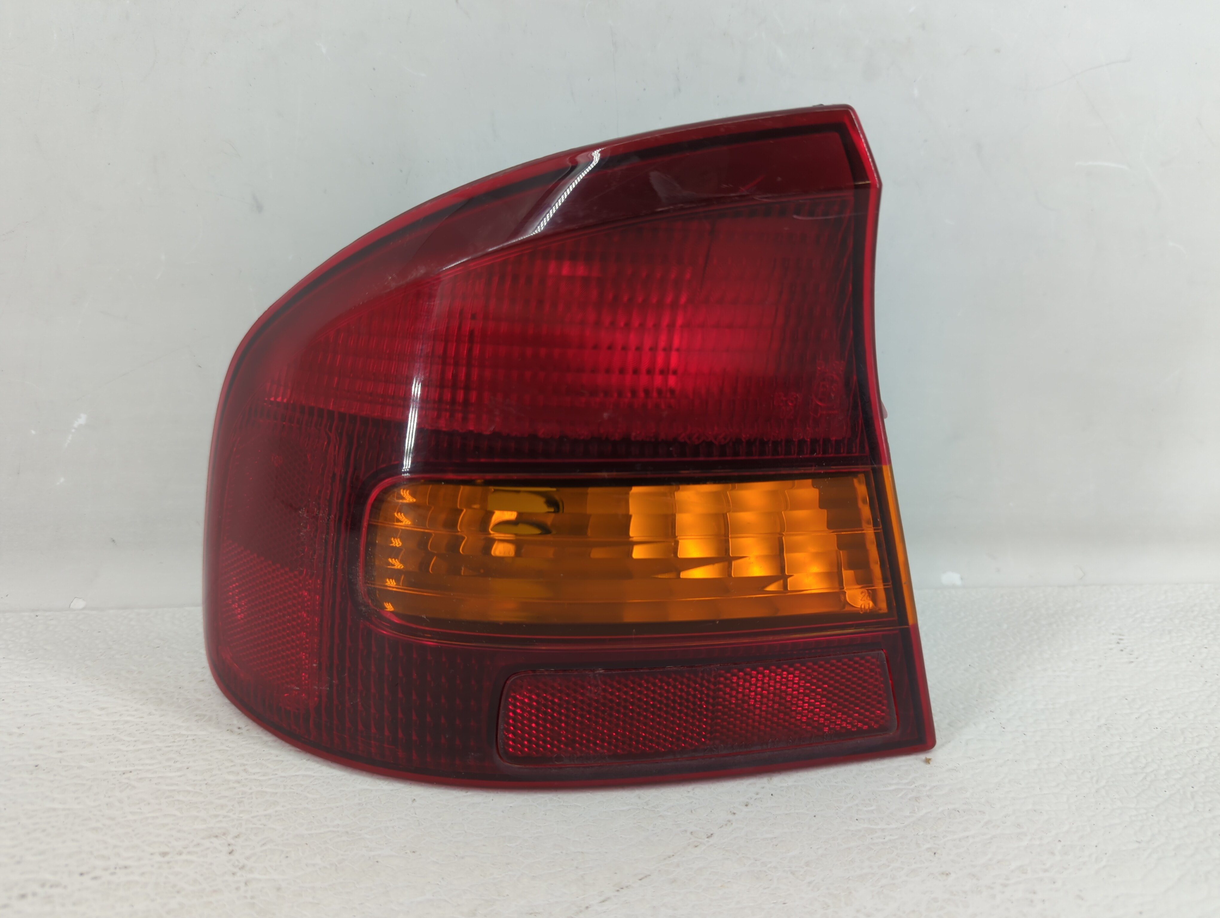 Picture of 2000-2004 Subaru Legacy Driver Left Side Tail Light Taillight Oem 534411