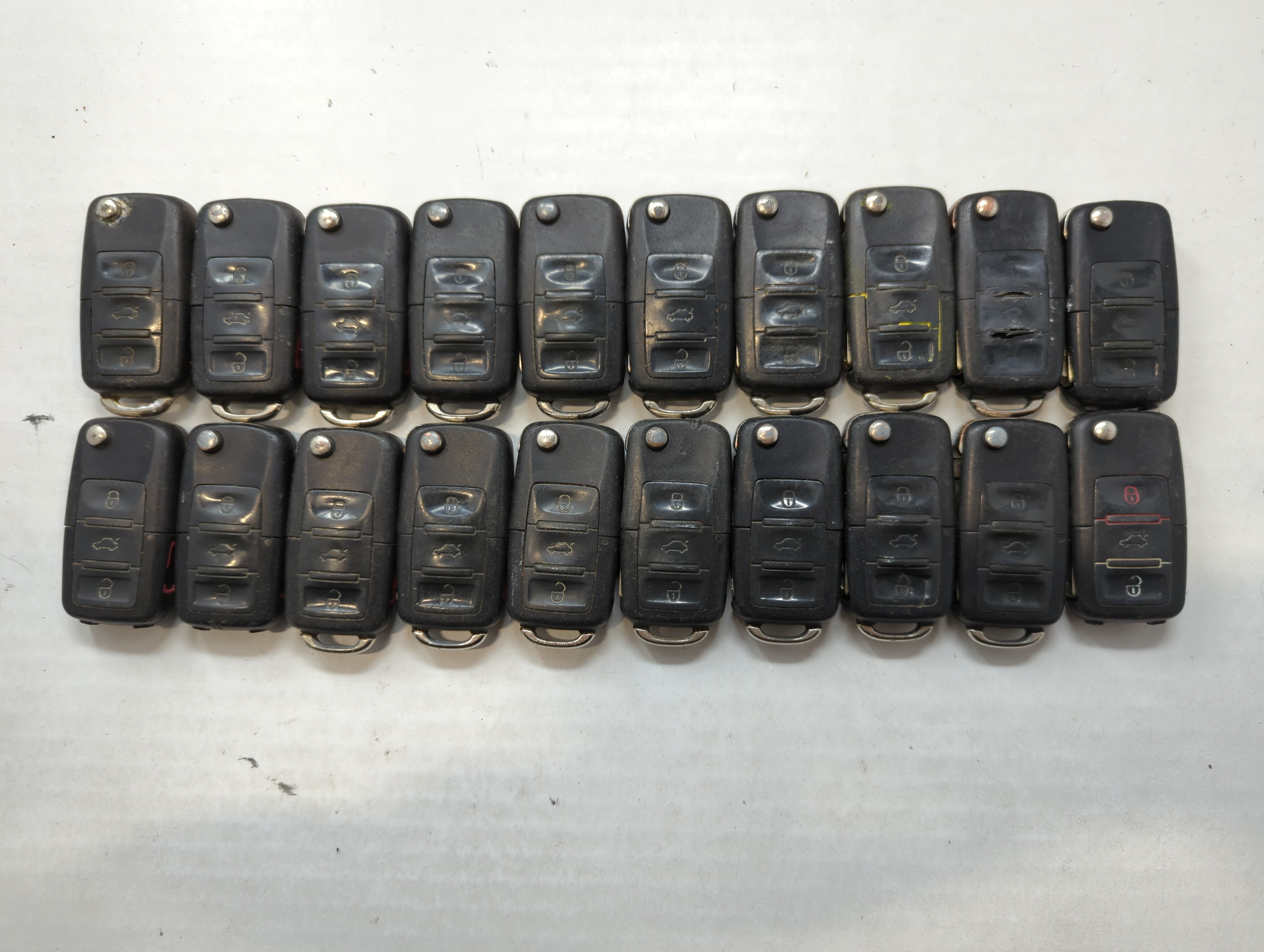 Lot of 20 Volkswagen Keyless Entry Remote Fob NBG8137T | NBG735868T 534694 - Oemusedautoparts1.com